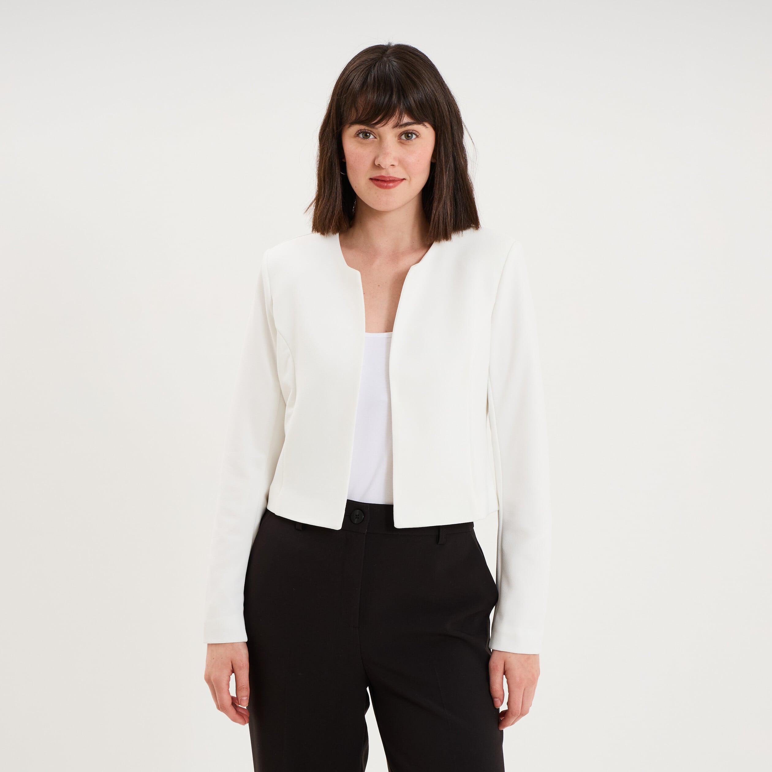 Veste bol&eacute;ro courte ajust&eacute;e blanc femme