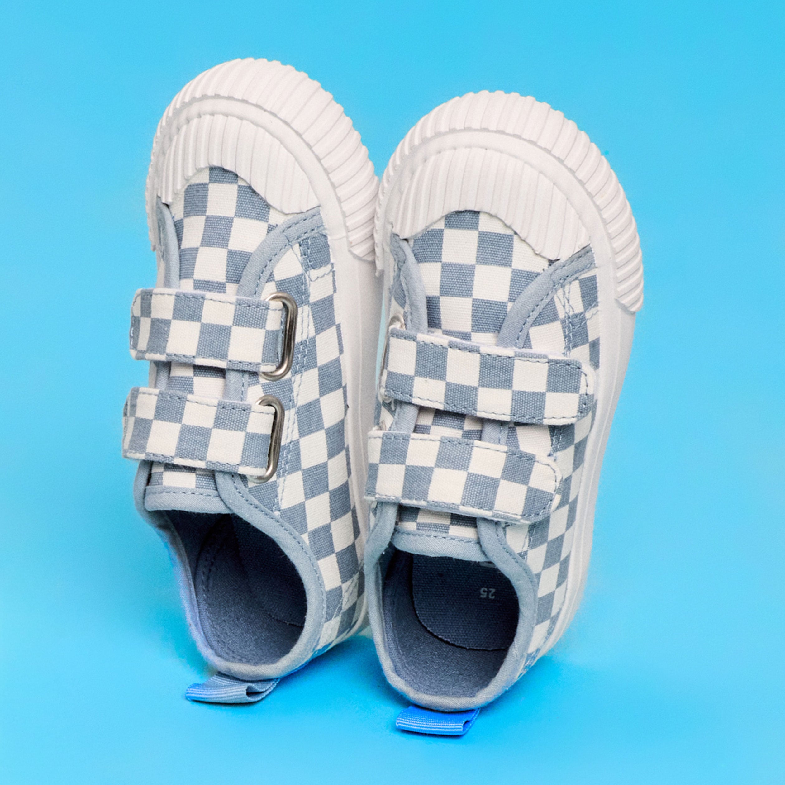 Tennis basses &agrave; scratchs bout renforc&eacute; bleu gar&ccedil;on