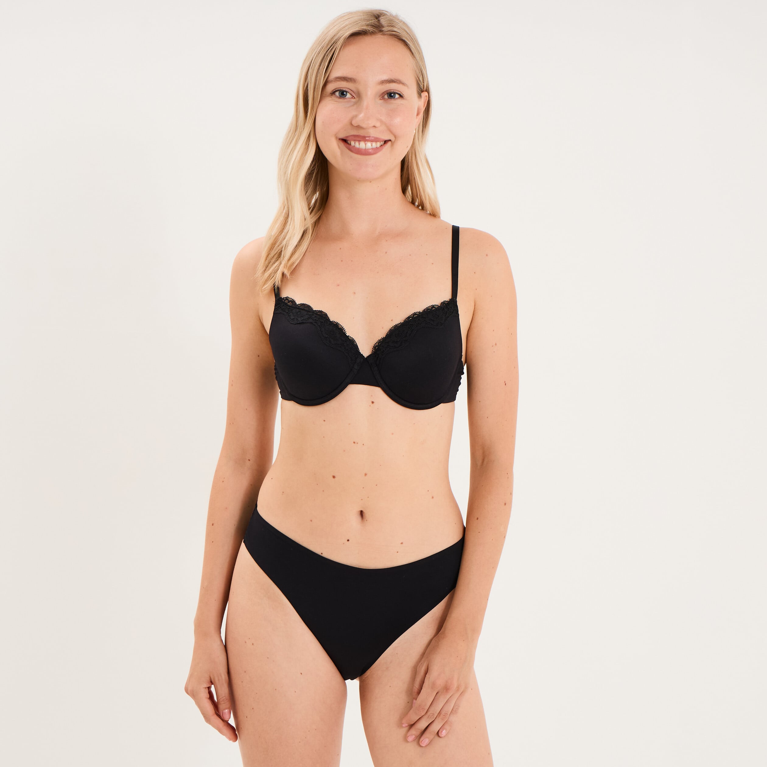 Soutien-gorge embo&icirc;tant padd&eacute; dentelle noir femme