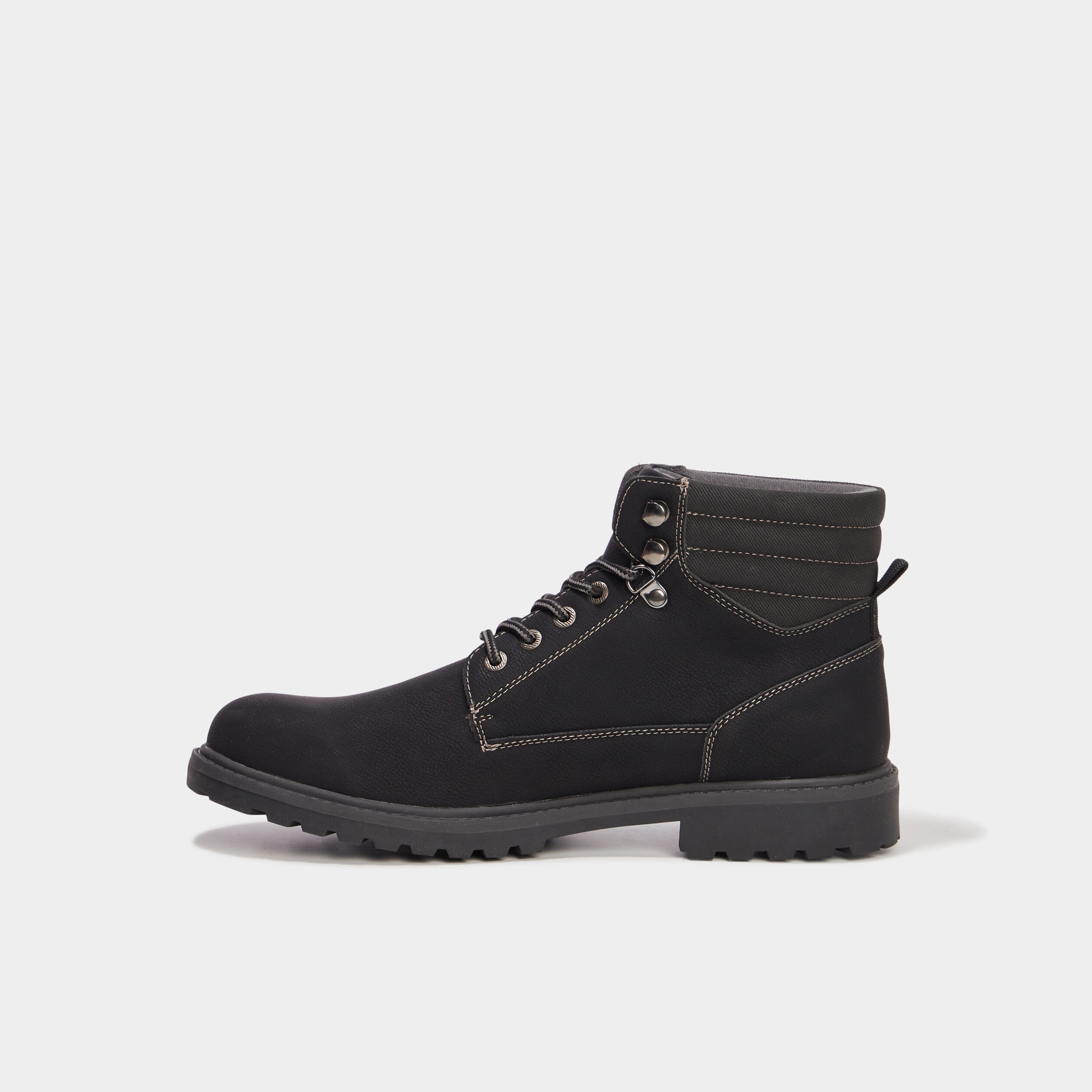 Bottines montantes crant&eacute;es &agrave; lacets noir homme