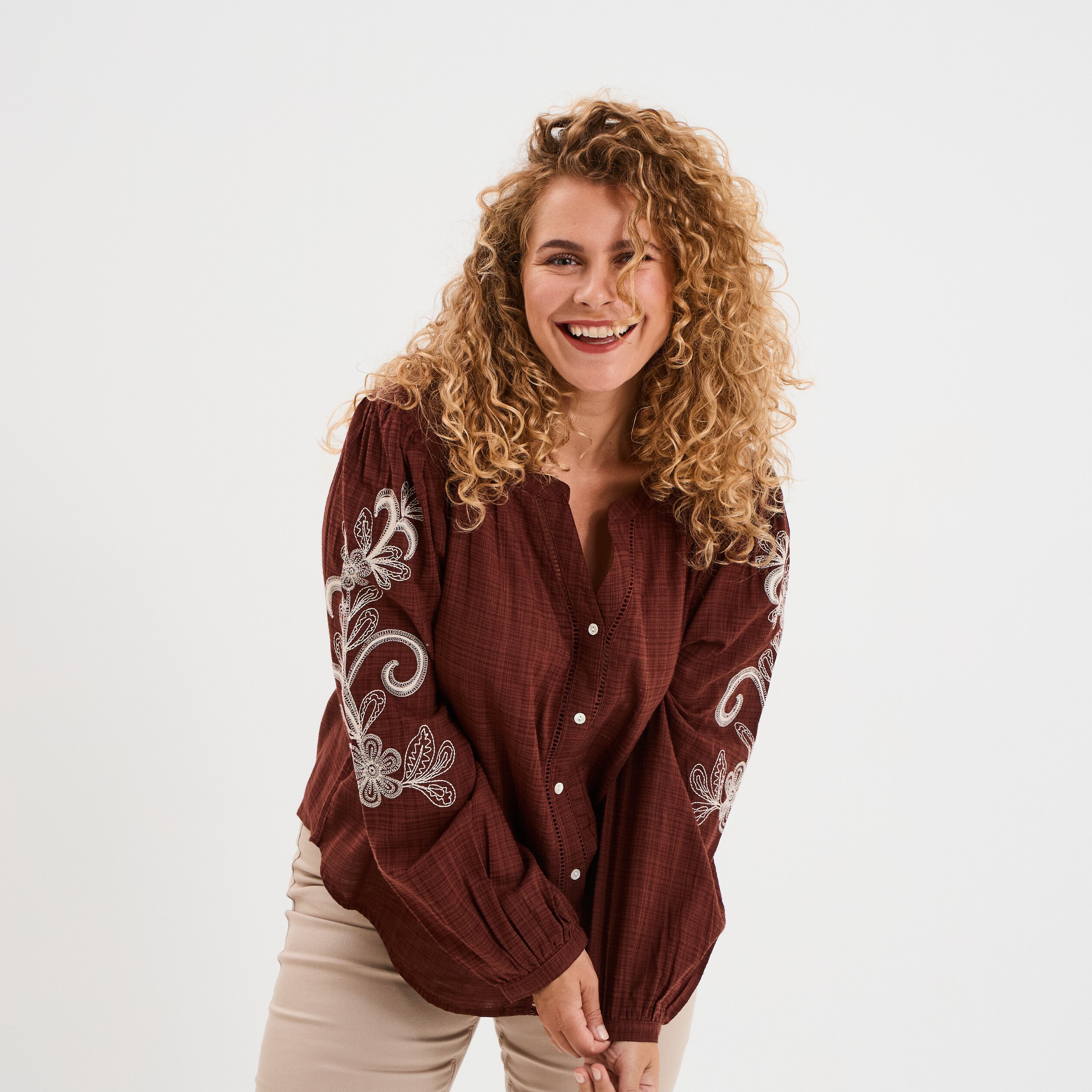 Blouse manches brodées col tunisien marron femme grande taille