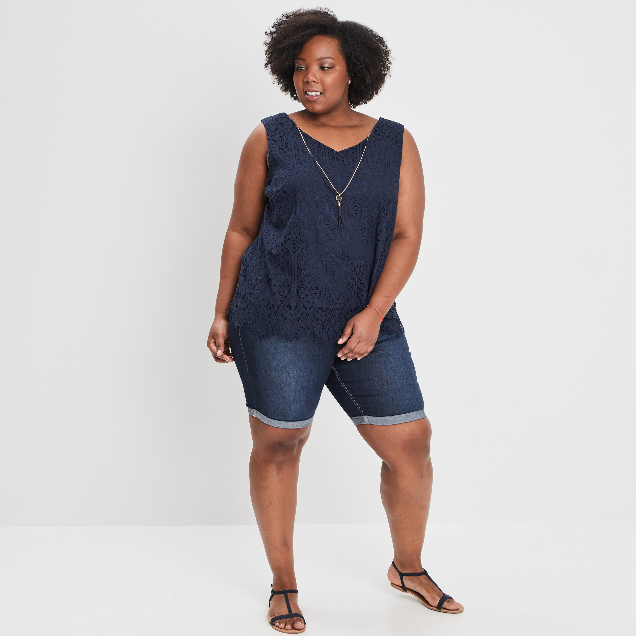 debardeur col v avec bijoux bleu marine femmegt Débardeur col V avec bijoux bleu marine femme grande taille