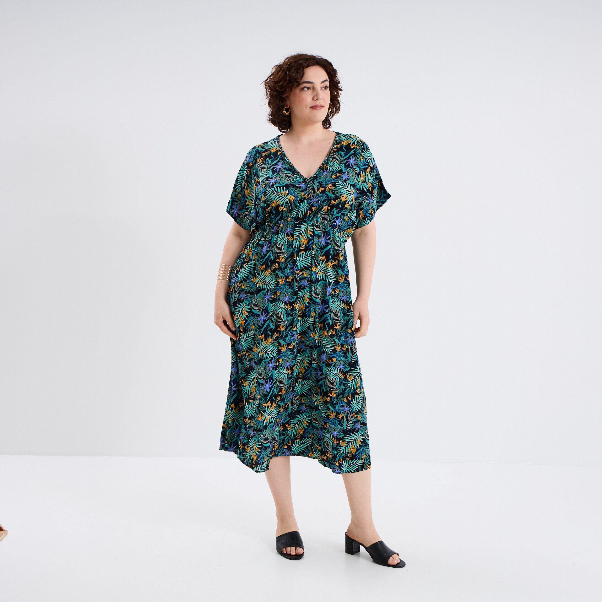 robe fluide longue col en v vert emeraude femmegt Robe fluide longue col en V vert émeraude femme grande taille