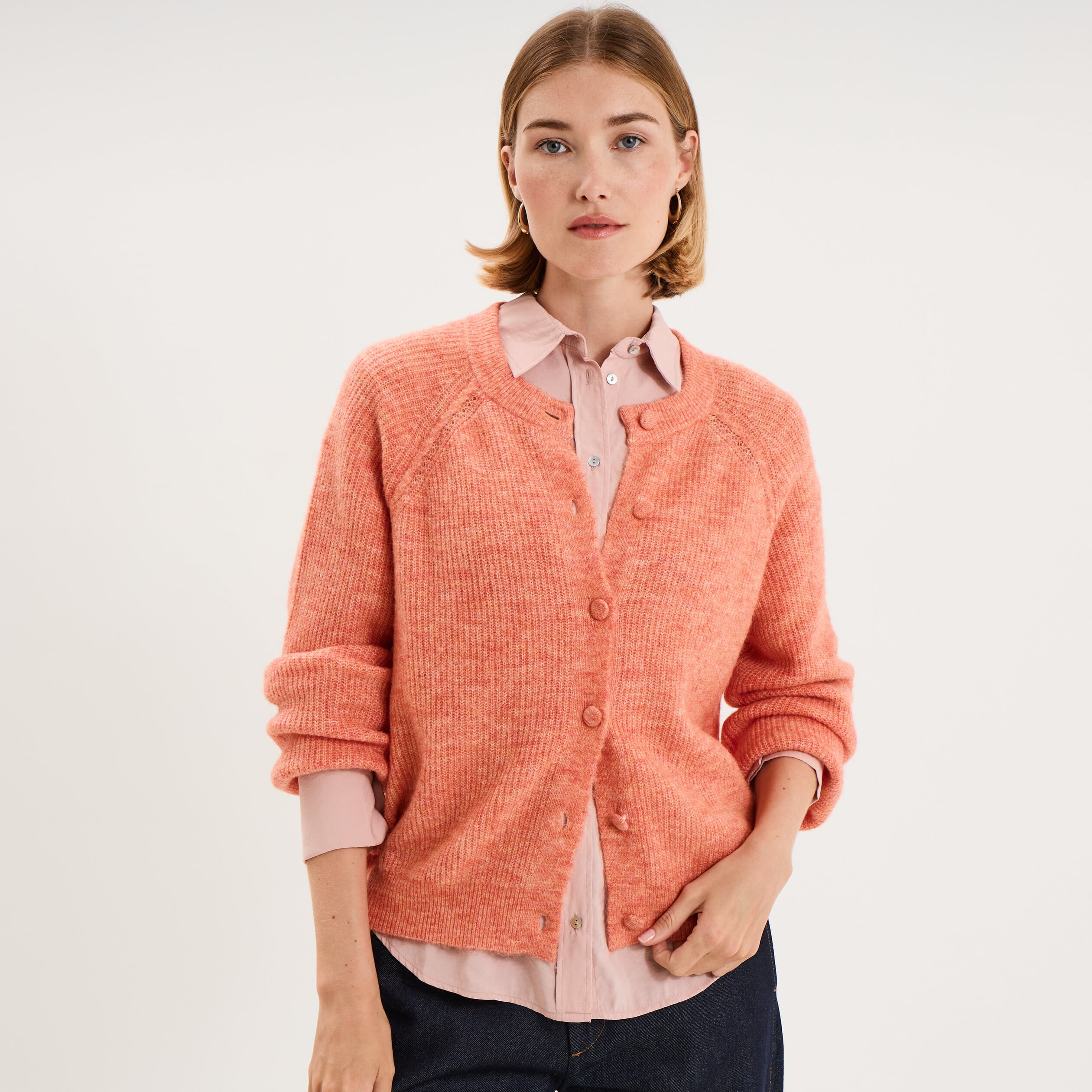 Gilet cardigan col rond boutonn&eacute; rose corail femme