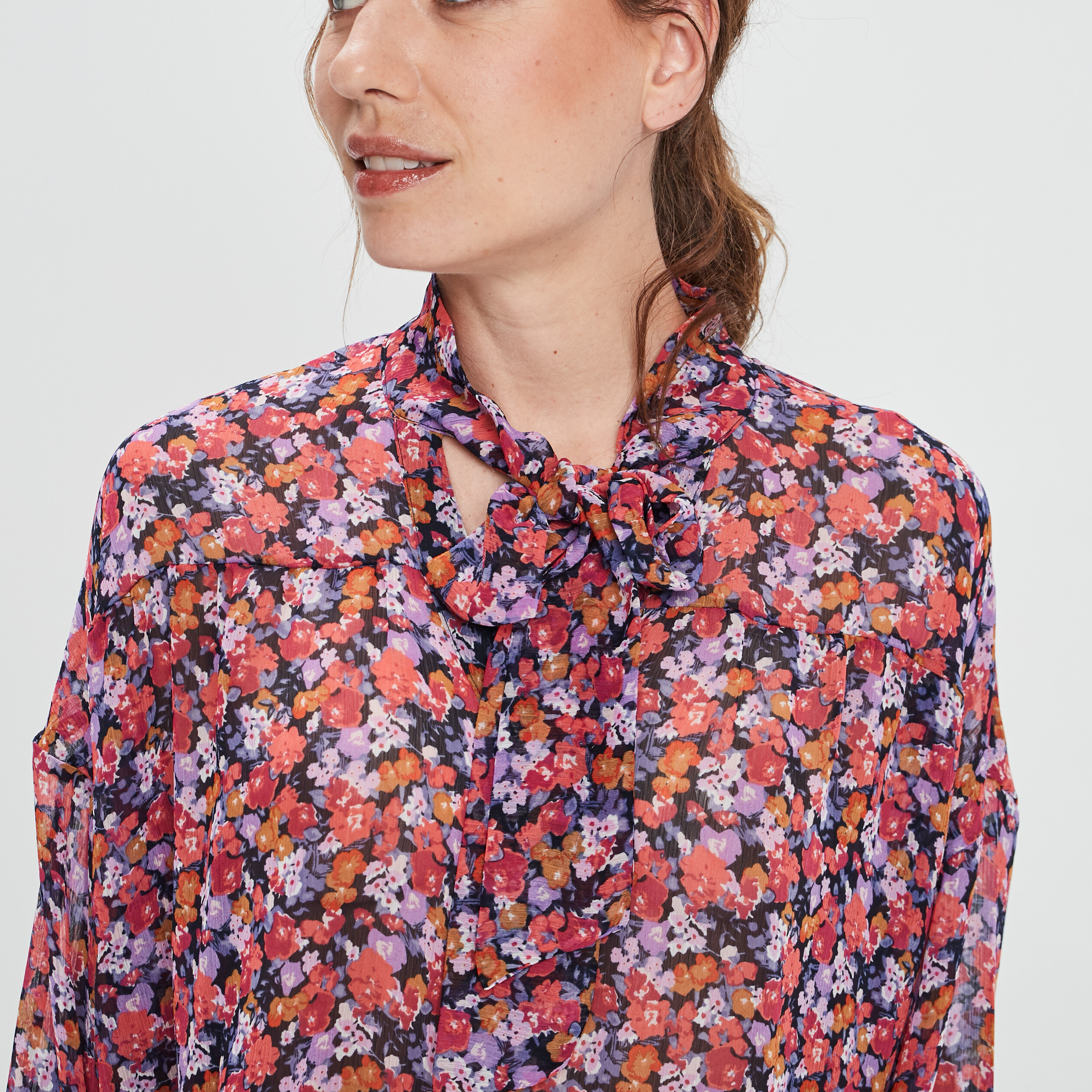 chemise col lavalliere manches longues bleu marine femme Chemise col lavallière manches longues bleu marine femme