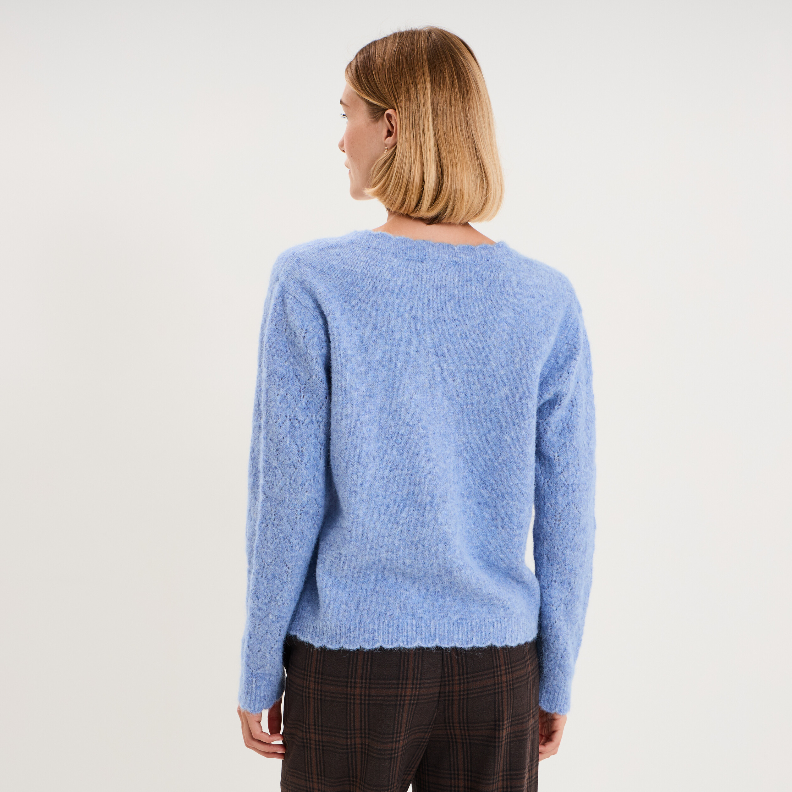 Pull col V ajour&eacute; manches longues bleu ciel femme