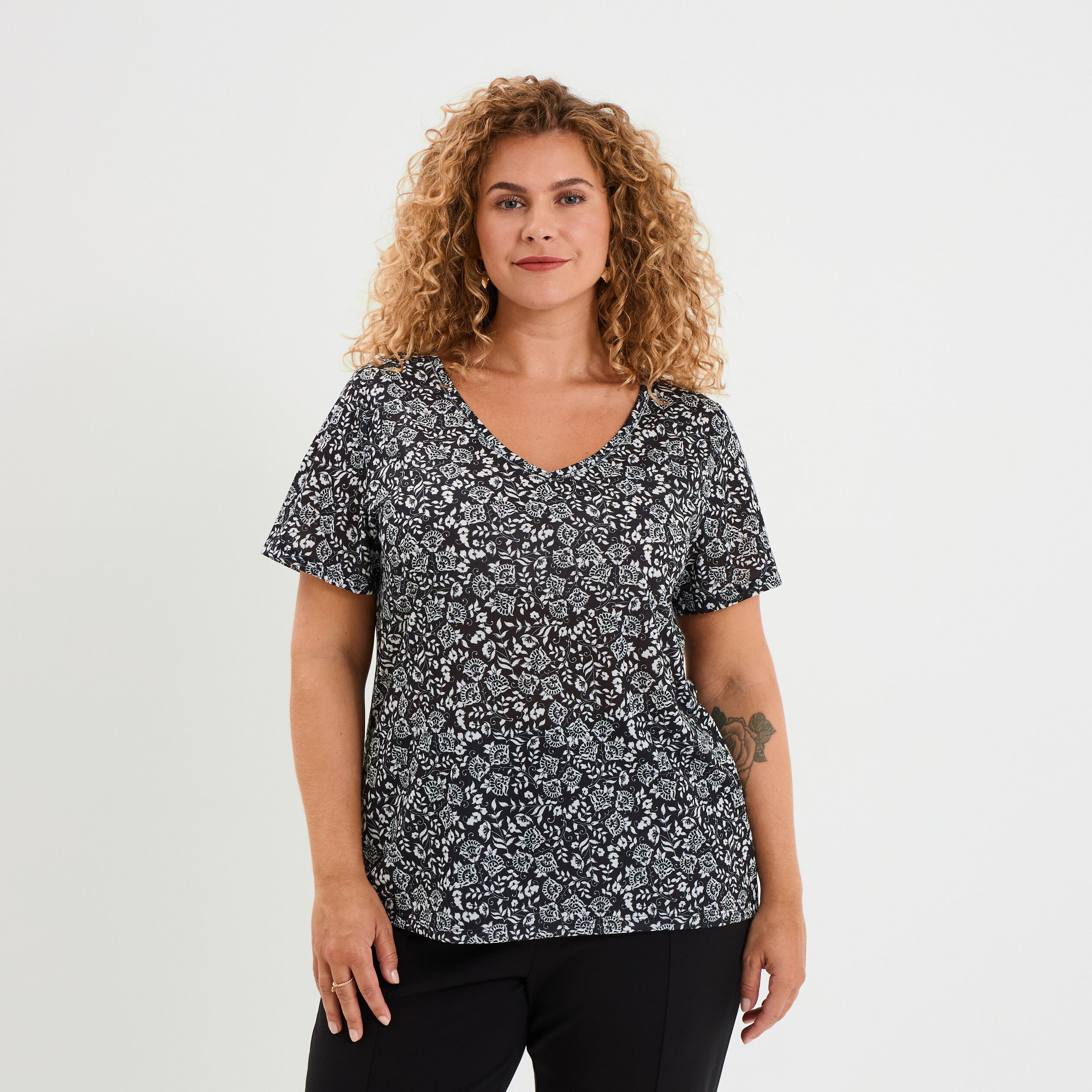 t shirt manches courtes noir femmegt T-shirt manches courtes noir femme grande taille