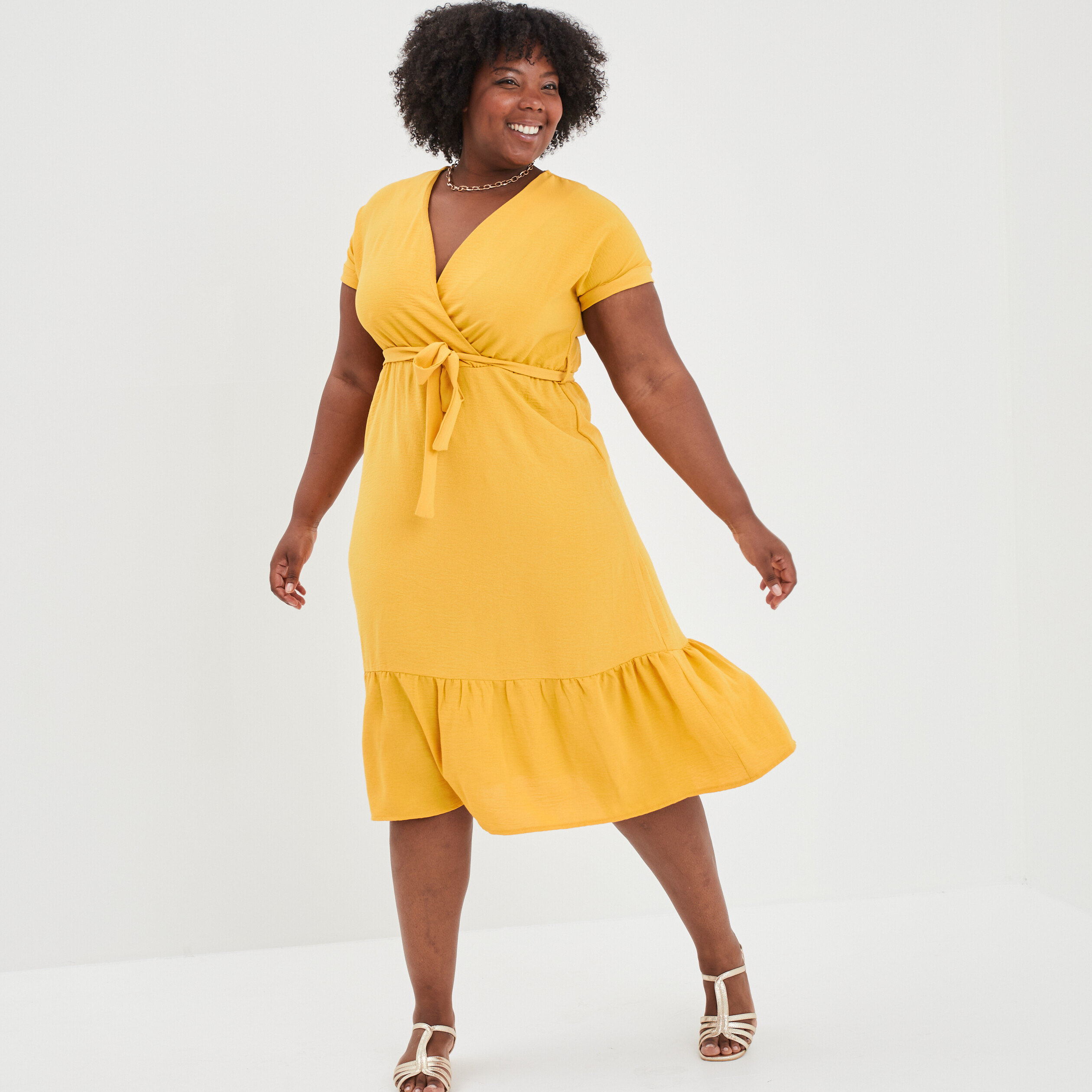 Robe cache-coeur évasée ceinturée jaune moutarde femme