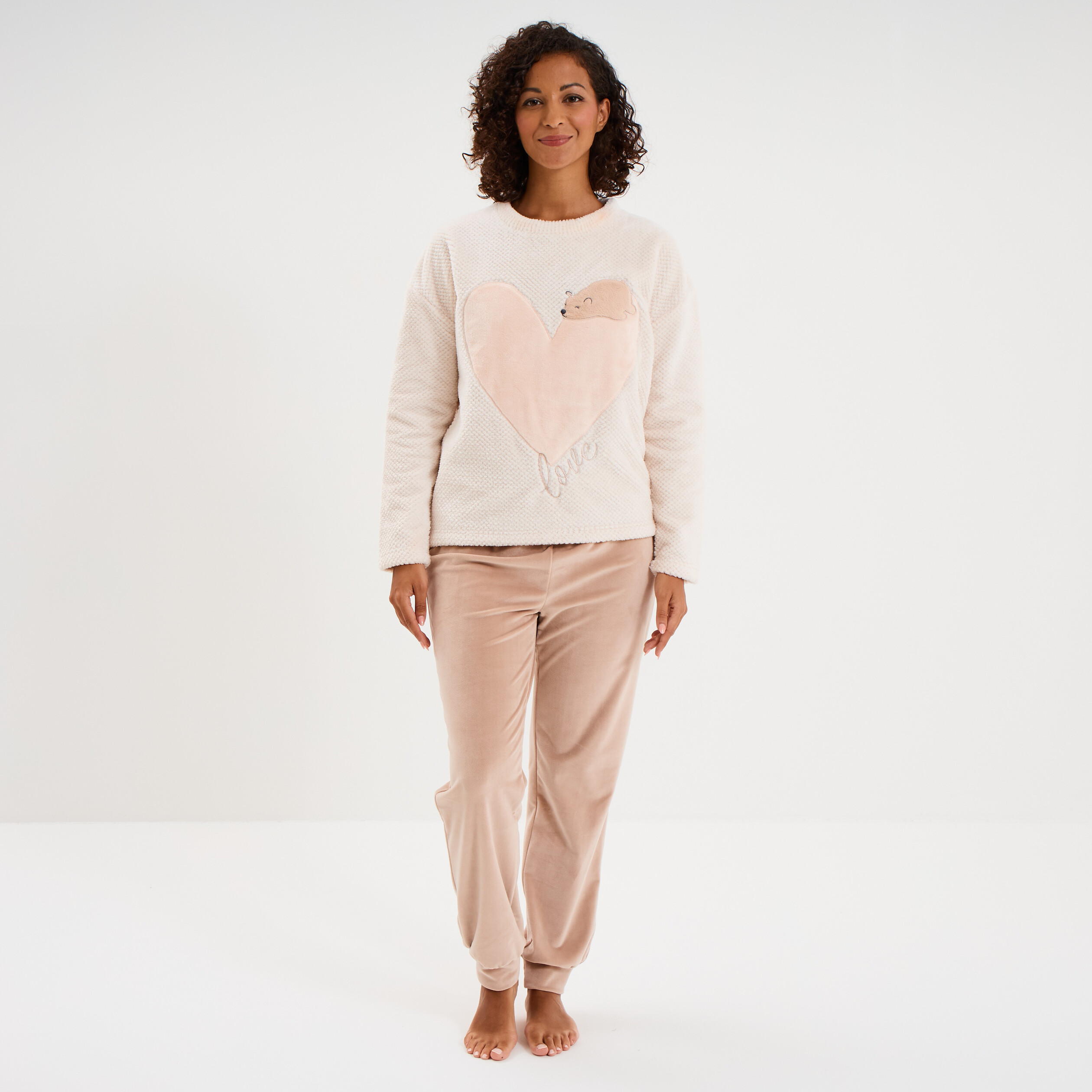 Ensemble pyjama pantalon et t-shirt creme femme