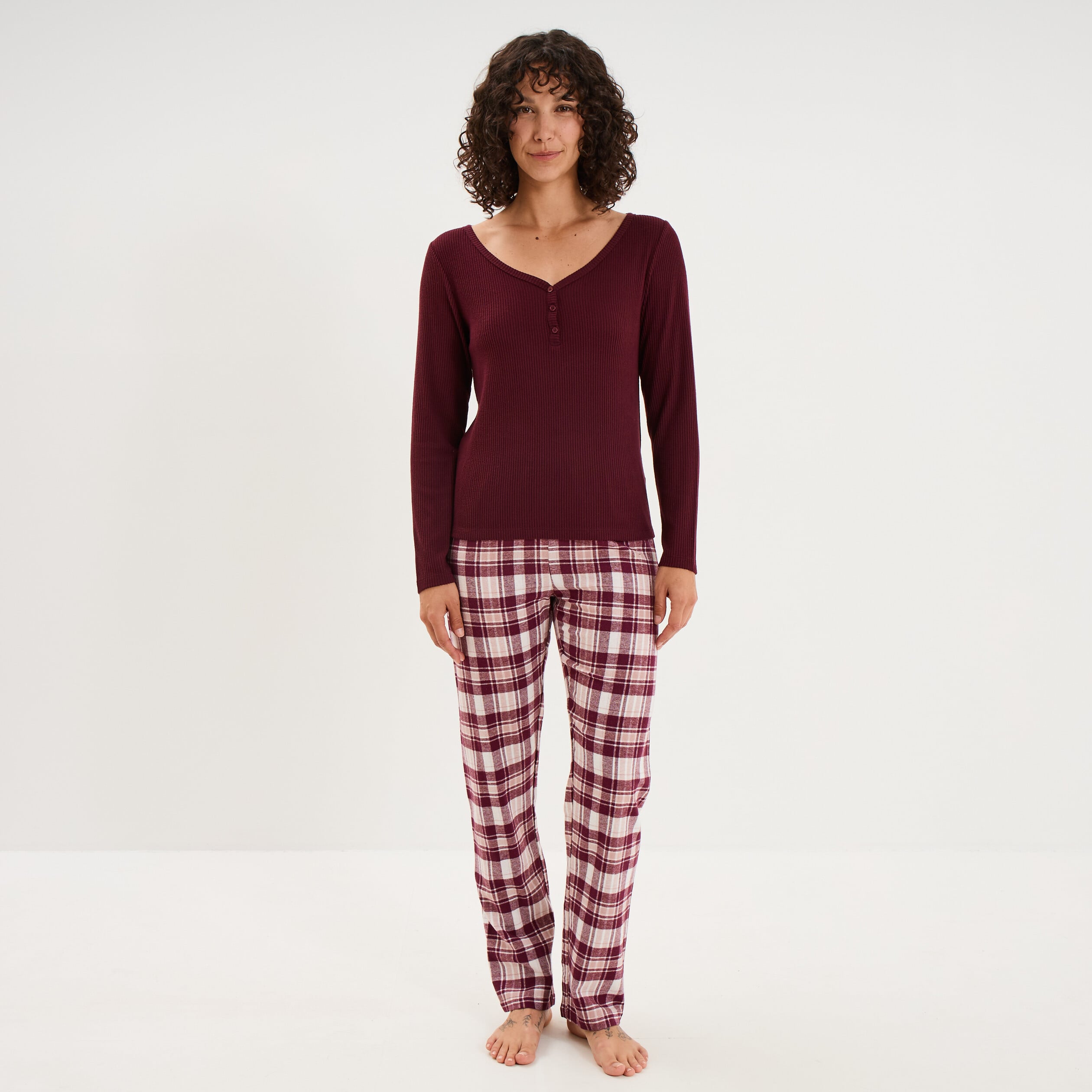 Ensemble pyjama t-shirt et pantalon bordeaux femme