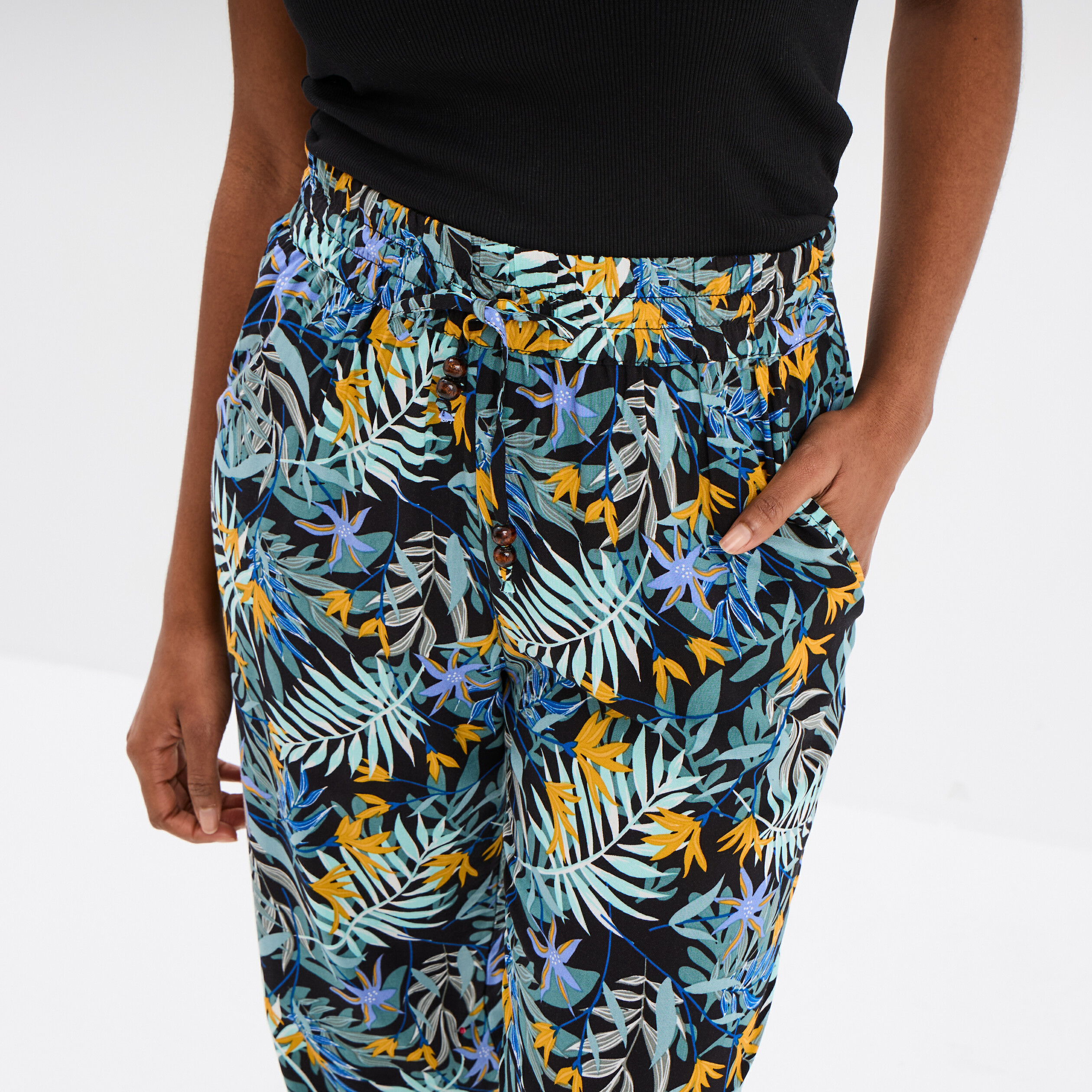 Pantalon cigarette fluide &agrave; ceinture noir femme