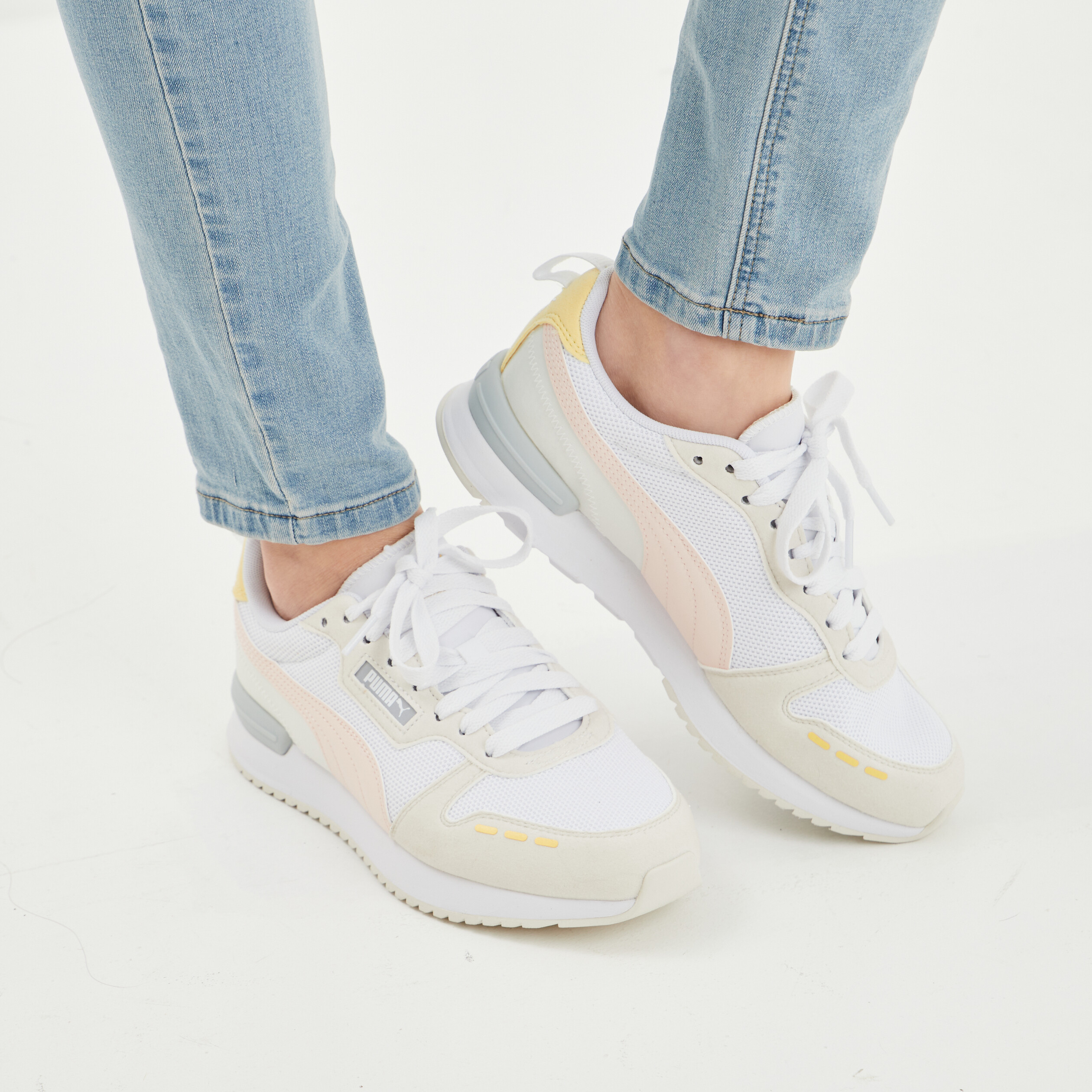 baskets running a lacets puma r78 sable femme Baskets running à lacets Puma R78 sable femme
