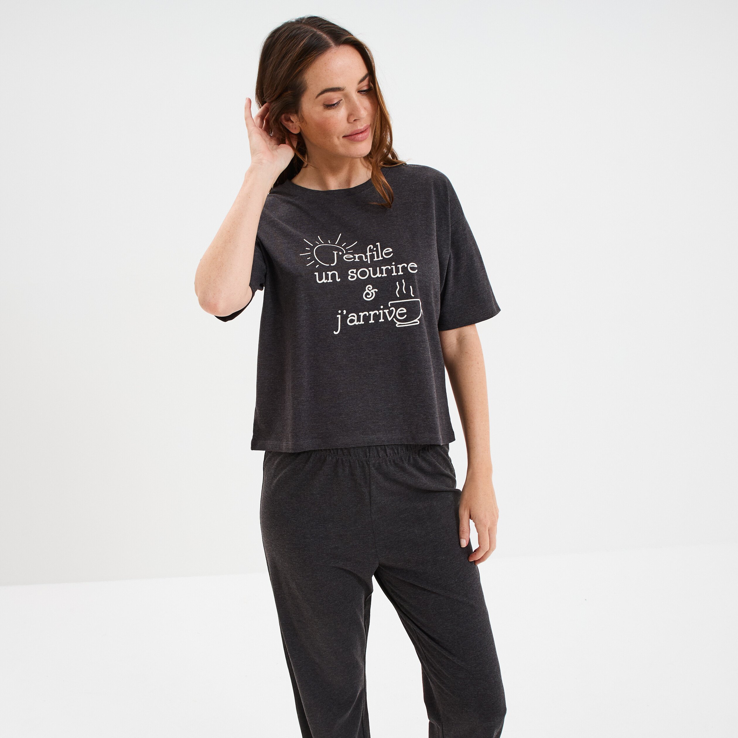 ensemble pyjama pantalon et t shirt gris fonce femme Ensemble pyjama pantalon et t-shirt gris foncé femme