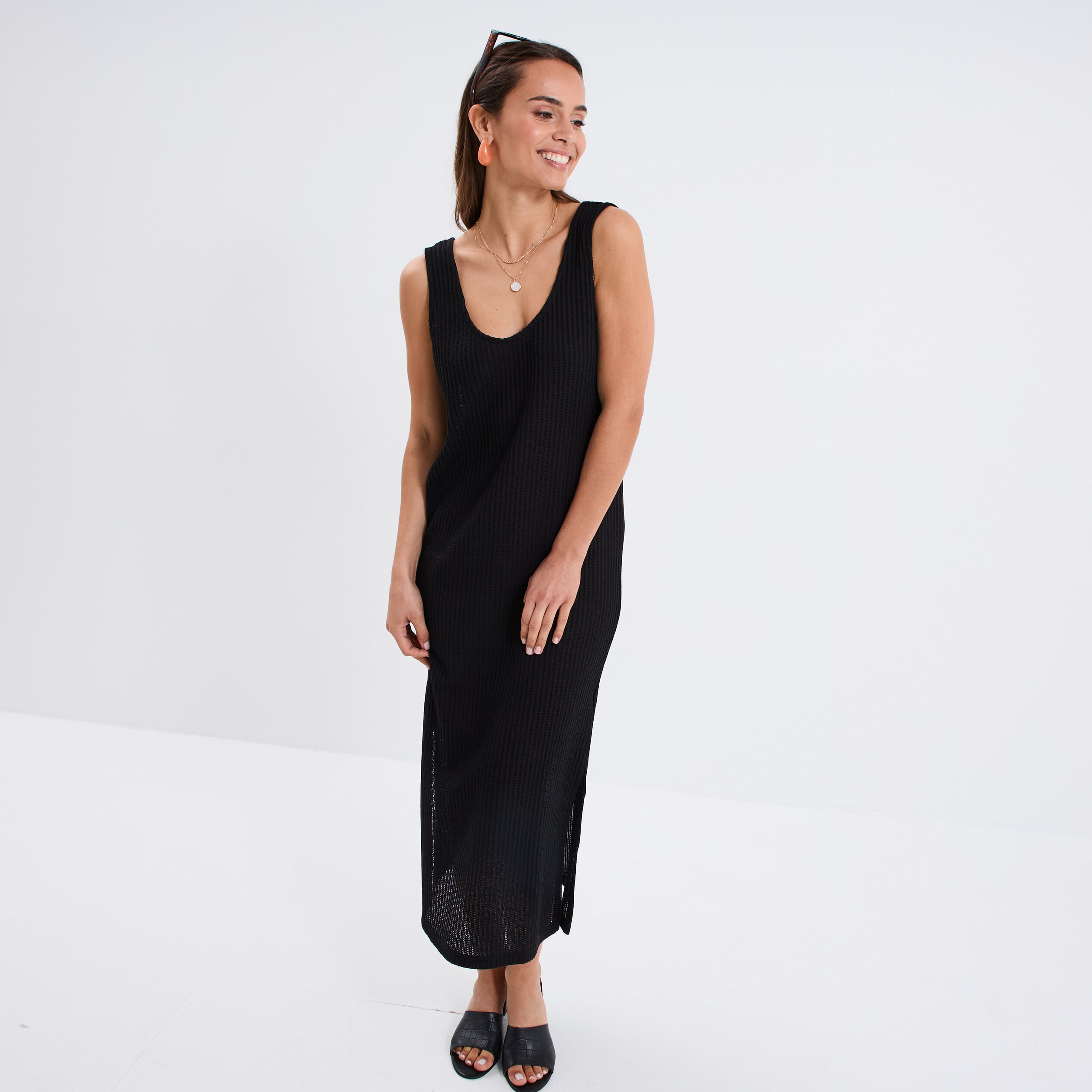 Robe longue en crochet bretelles larges noir femme