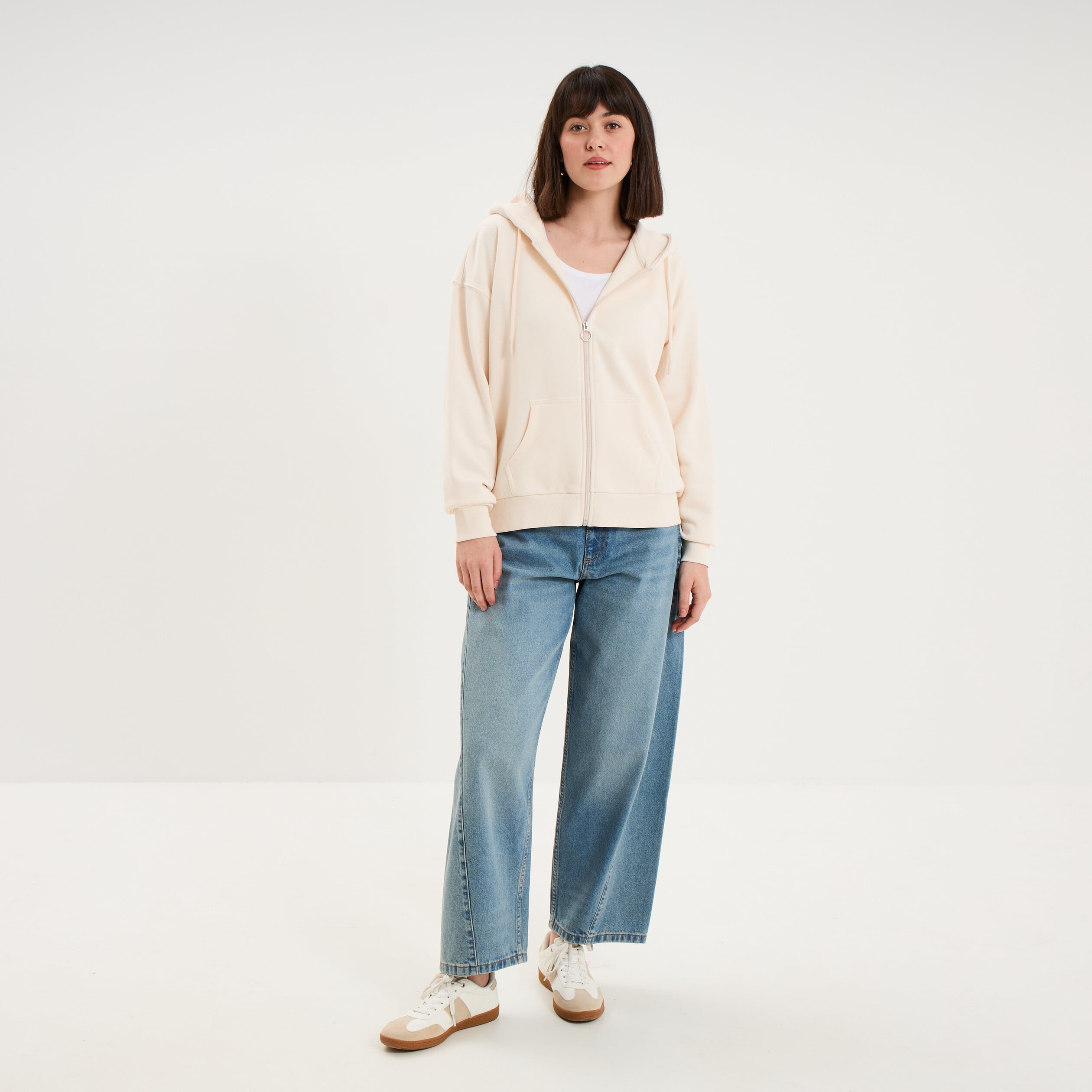 Sweat zipp&eacute; &agrave; capuche beige femme