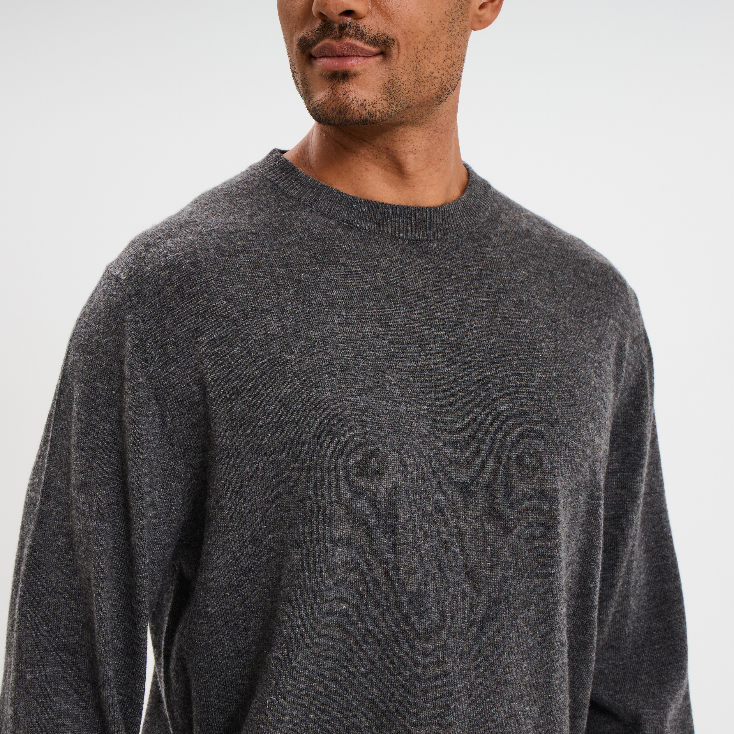 Pull col rond manches longues gris fonc&eacute; homme