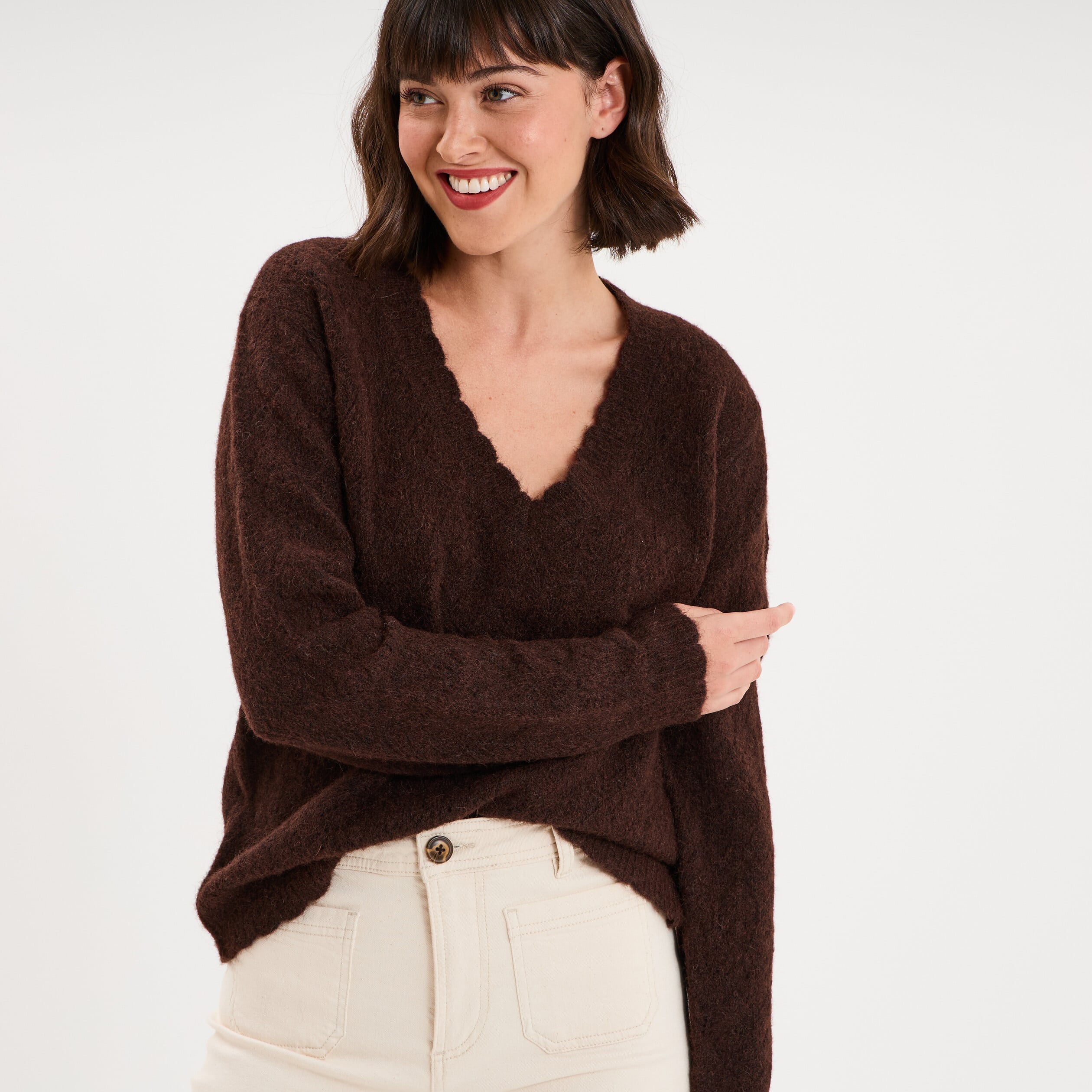 Pull col V ajour&eacute; manches longues marron fonc&eacute; femme