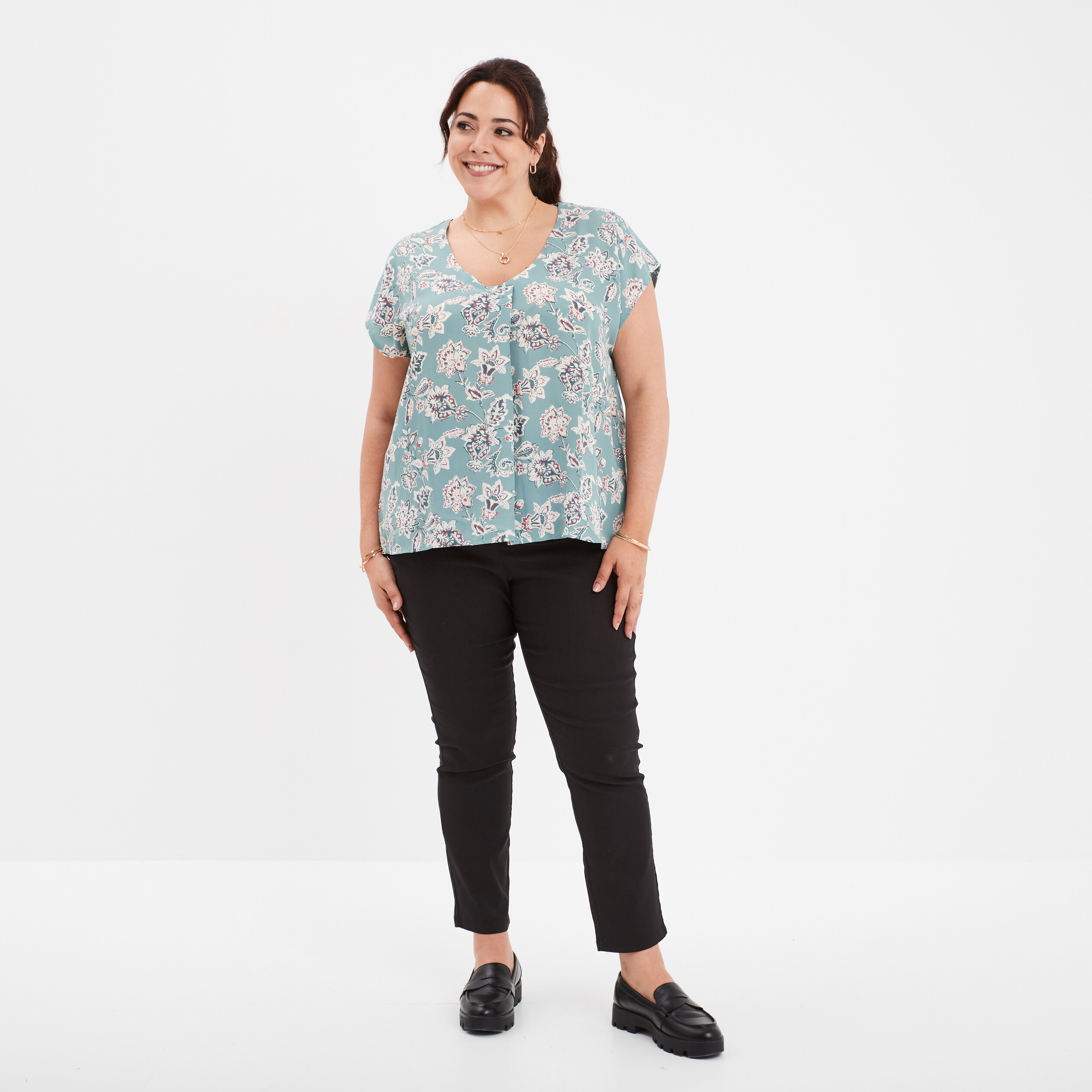 blouse col en v manches courtes bleu gris femmegt Blouse col en V manches courtes bleu gris femme grande taille