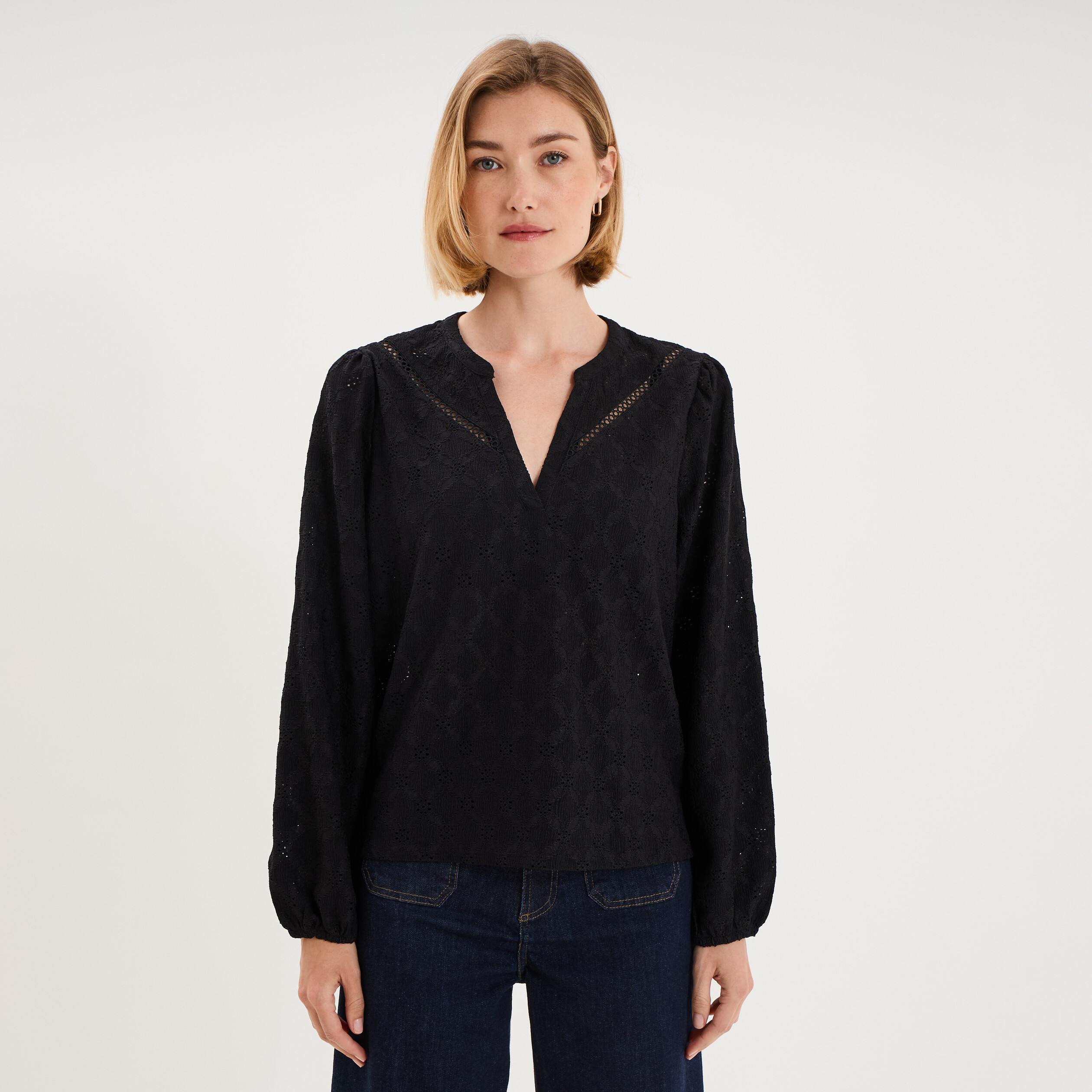 Blouse broderie anglaise manches longues noir femme