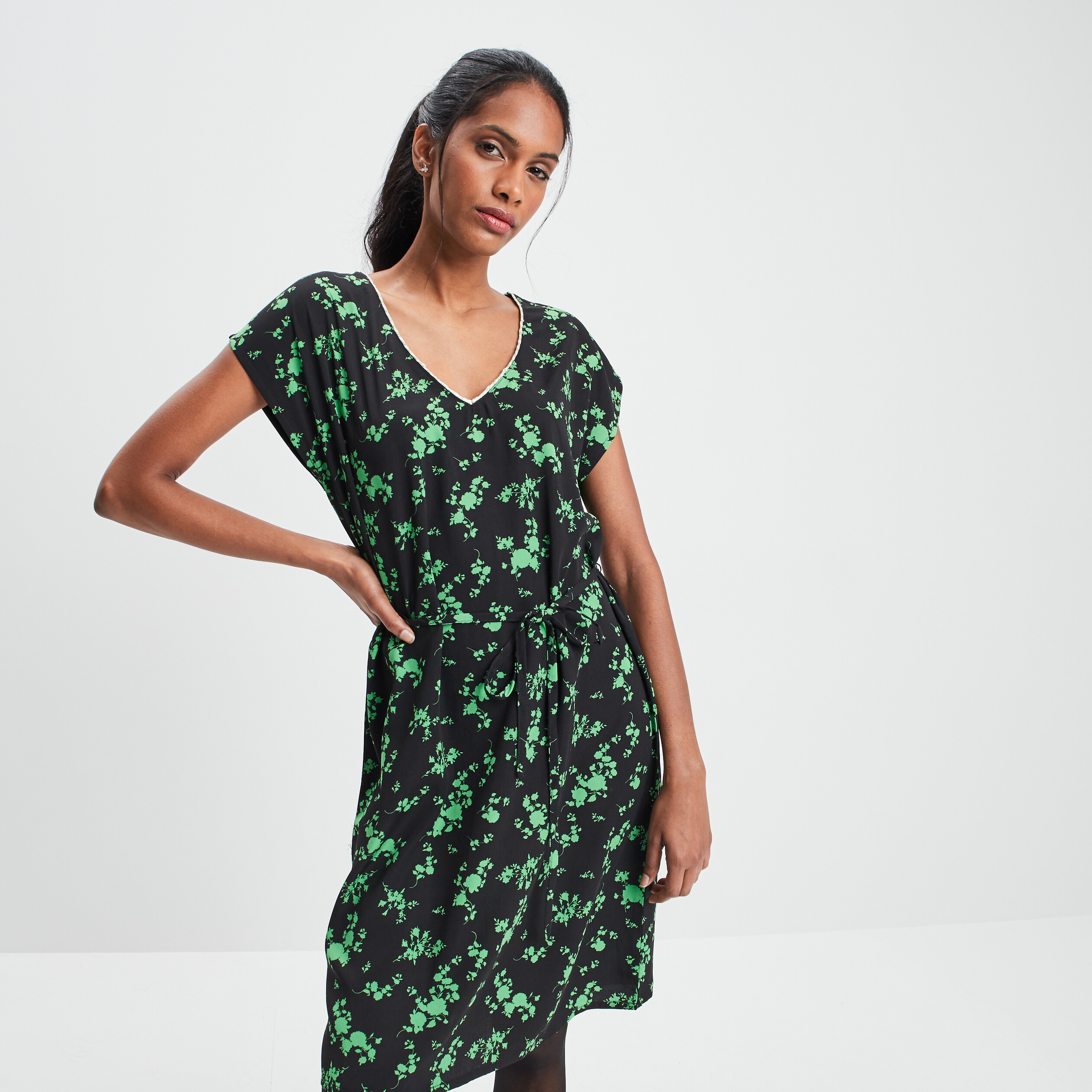 robe fluide ceinturee noir femme Robe fluide ceinturée noir femme