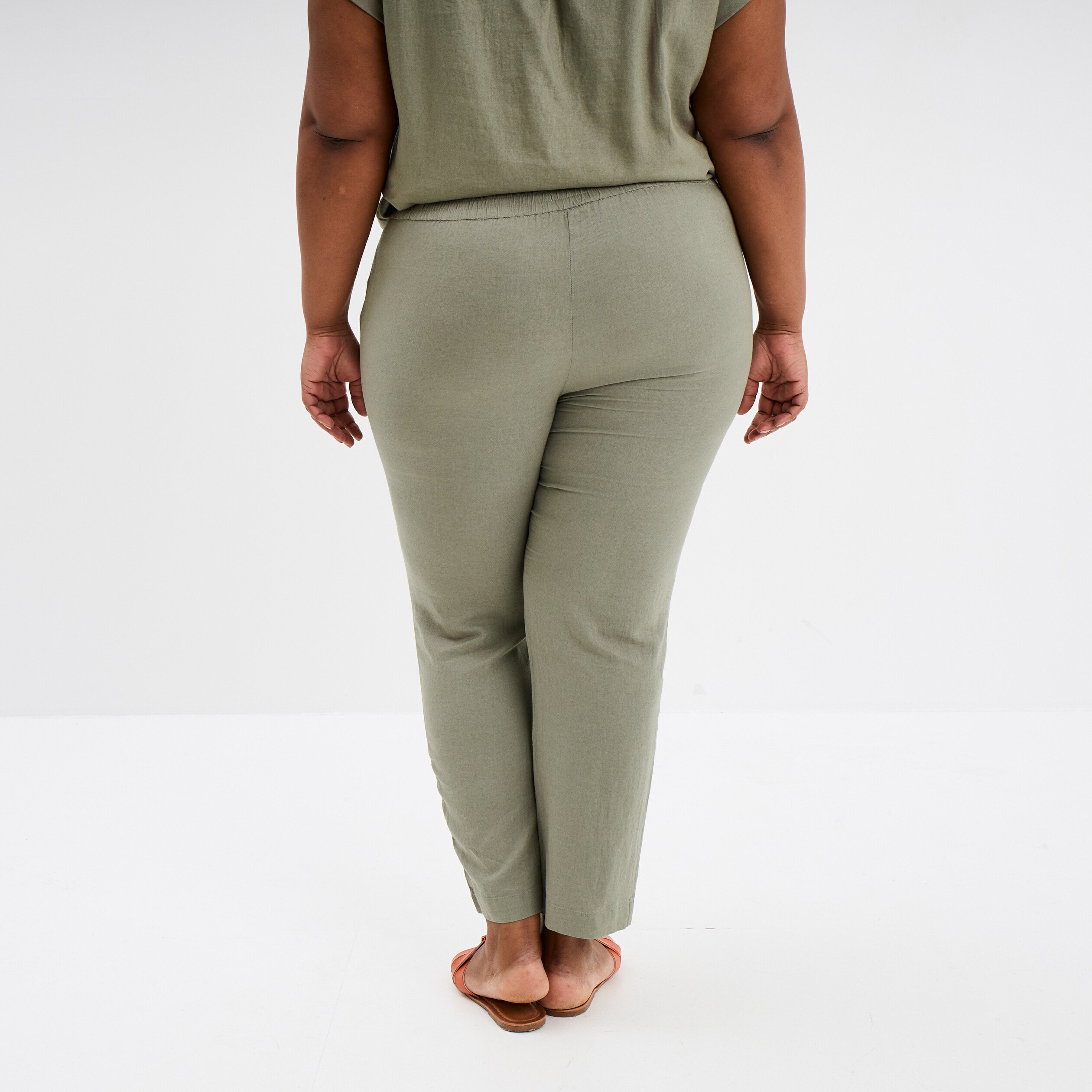 pantalon chino droit en lin melange vert kaki femmegt Pantalon chino droit en lin mélangé vert kaki femme grande taille
