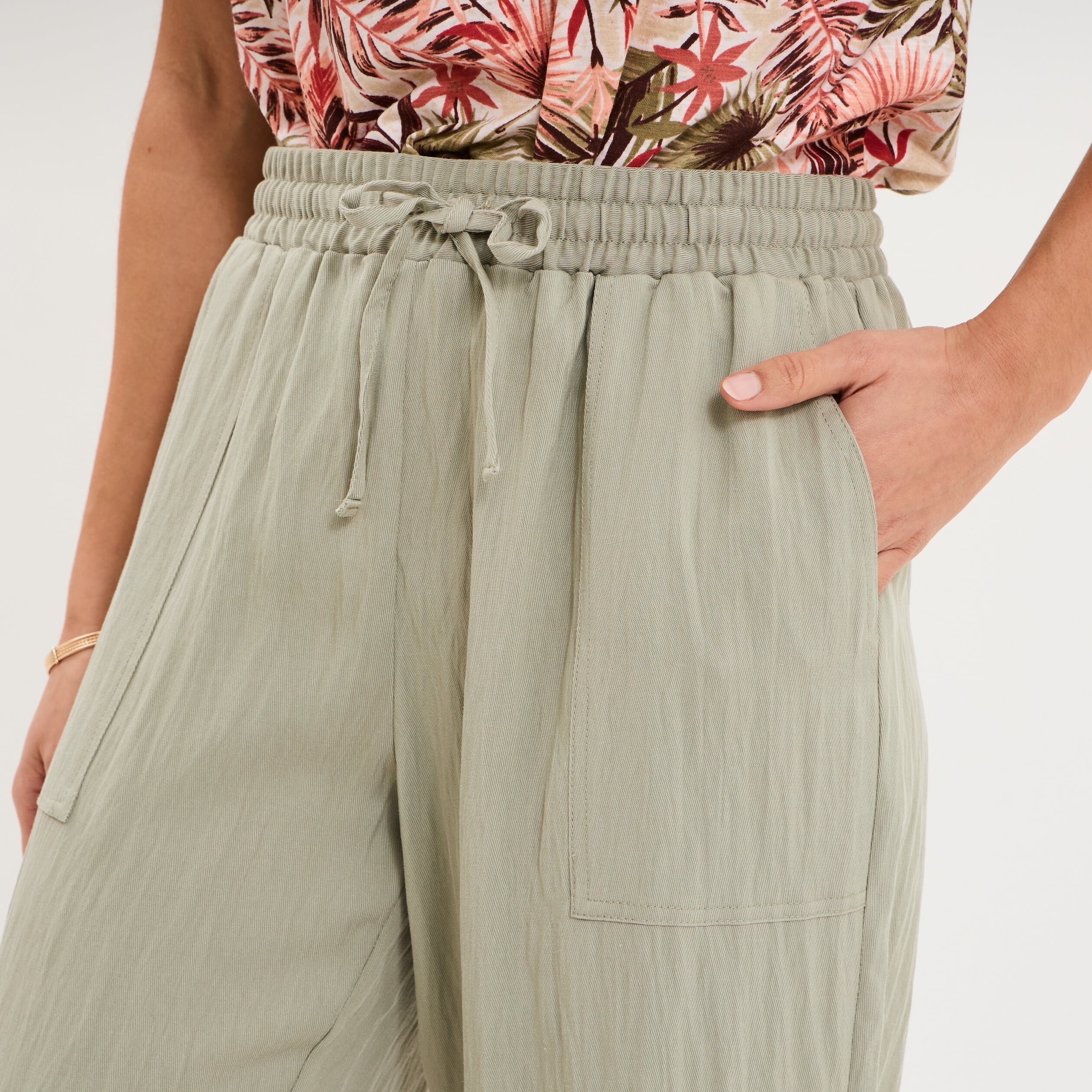 Pantalon fluide carotte &eacute;lastiqu&eacute;e vert kaki femme