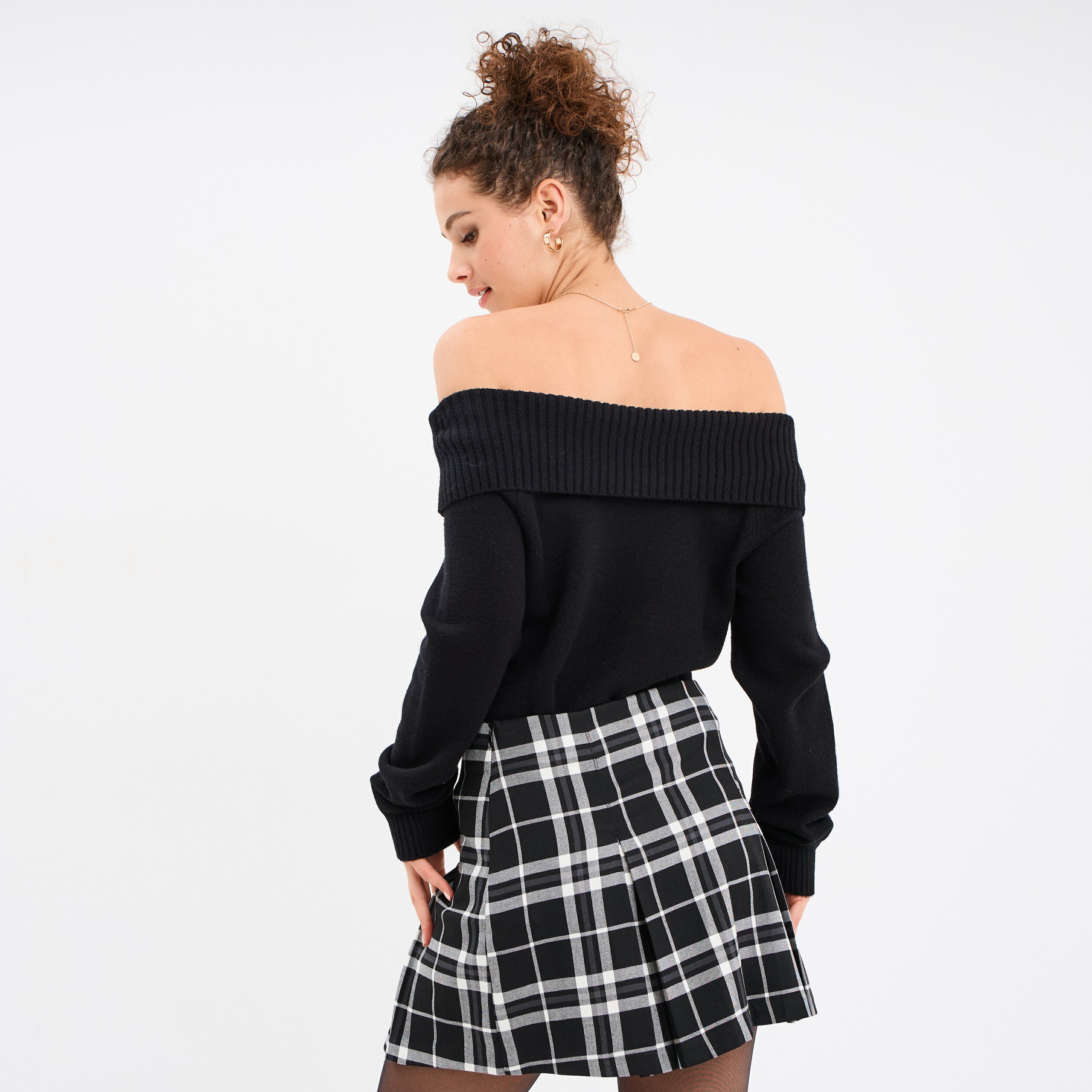 Pull cintré col bateau manches longues noir femme