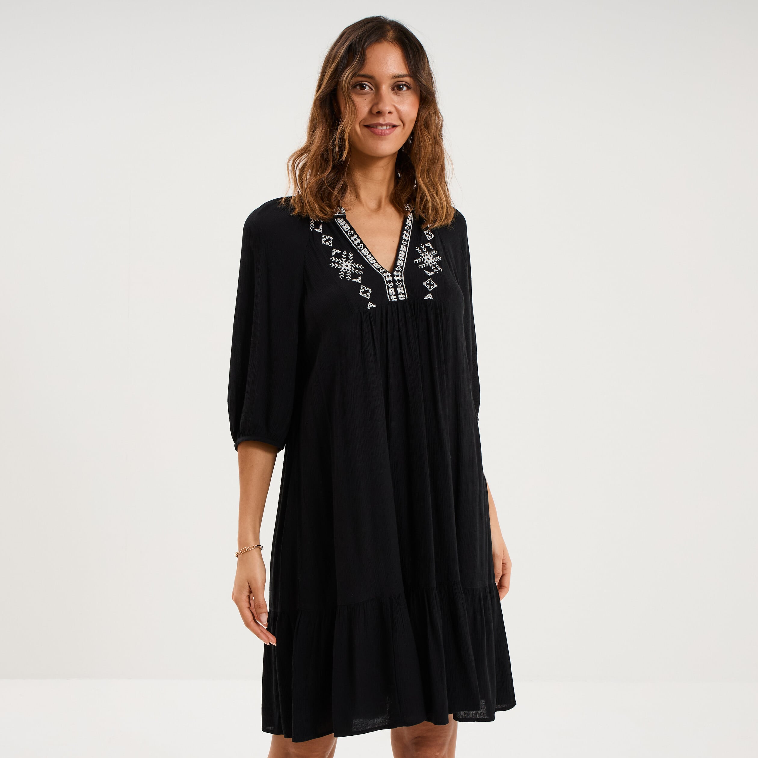Robe longueur genou avec broderie noir femme