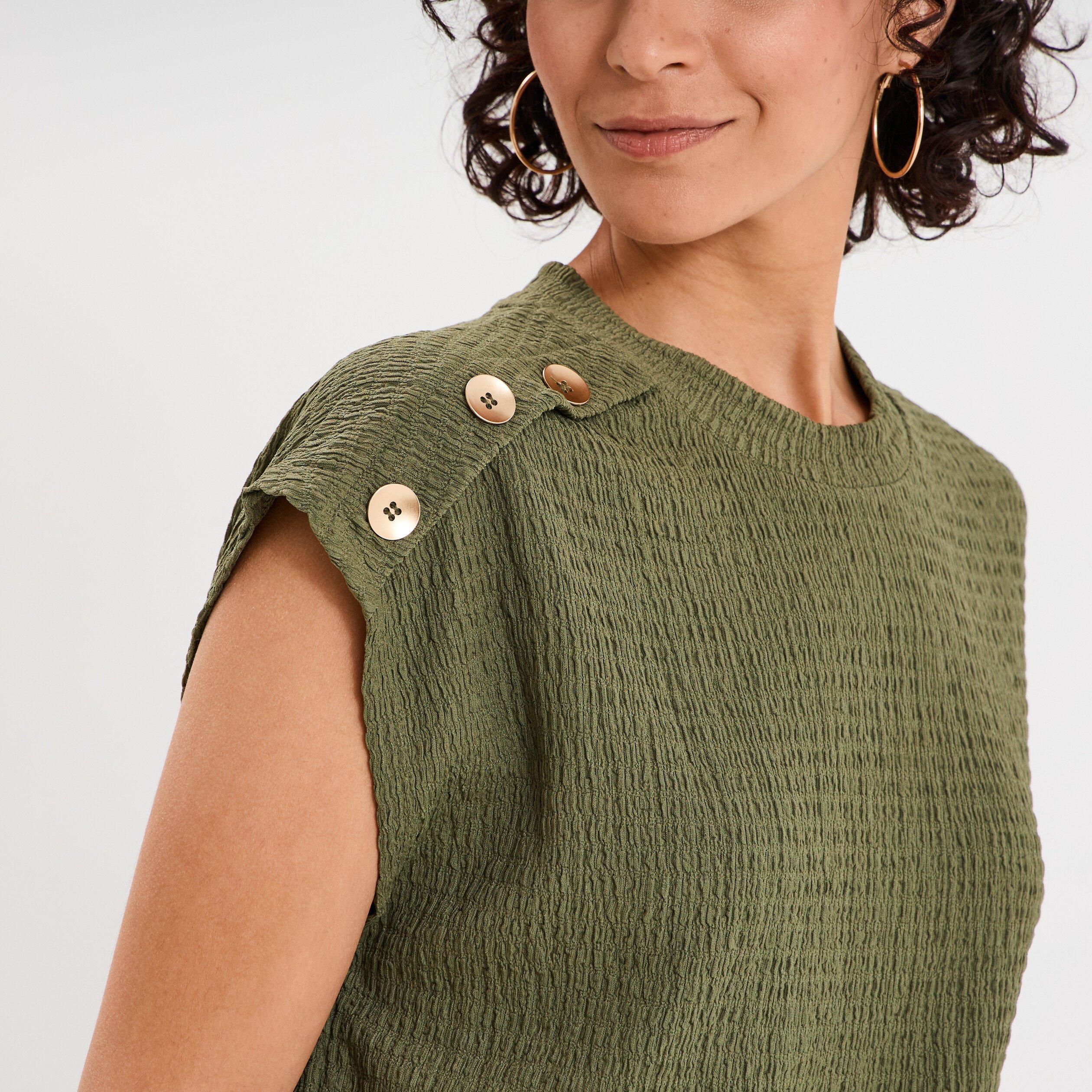 t shirt col rond avec boutons vert kaki femme T-shirt col rond avec boutons vert kaki femme