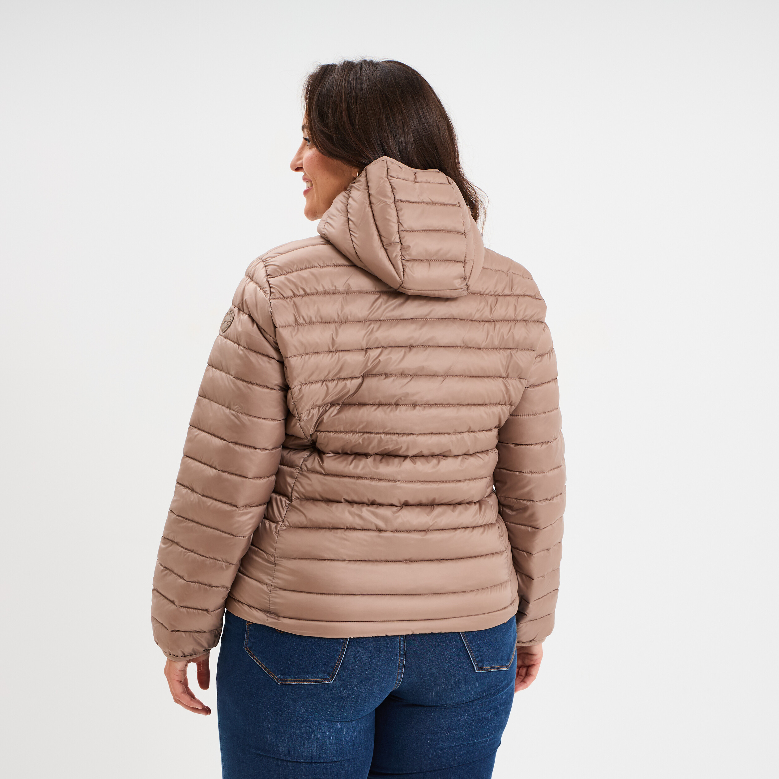 Doudoune d&eacute;perlante l&eacute;g&egrave;re &agrave; capuche sable femme grande taille