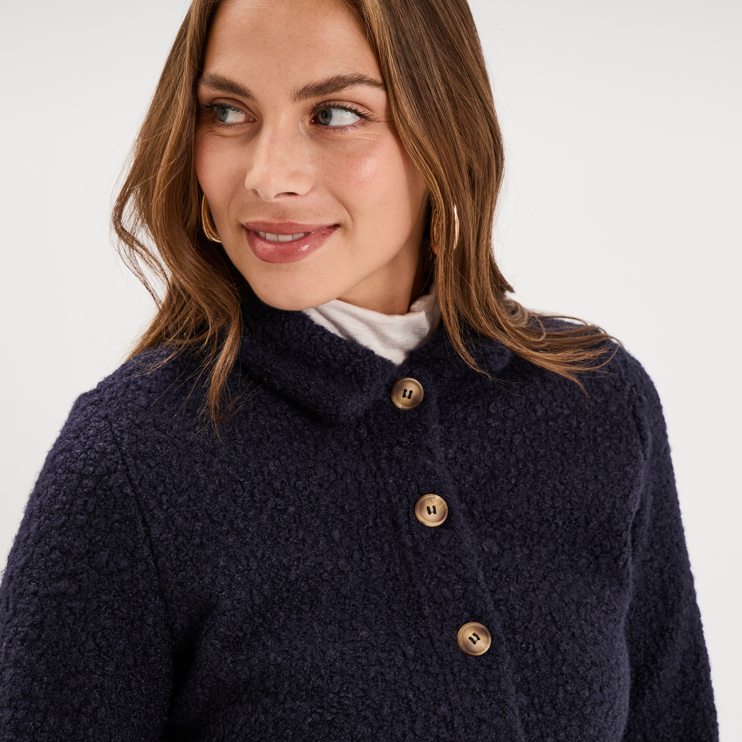 Veste courte boutonn&eacute;e effet bouclette bleu marine femme