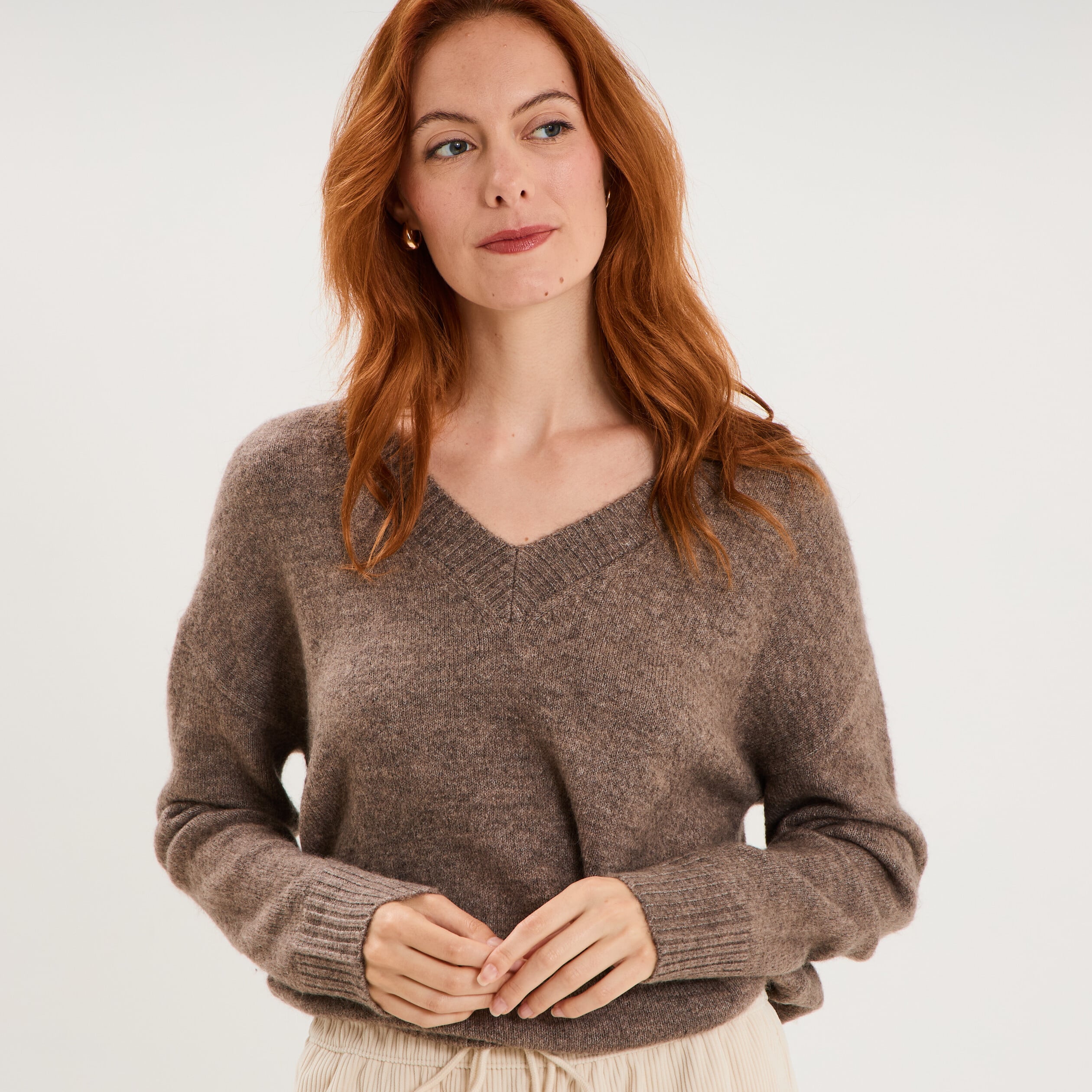 Pull col en V manches longues taupe femme
