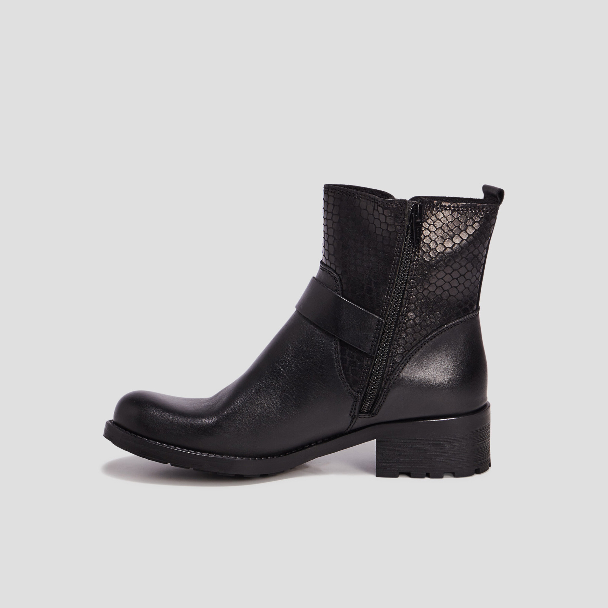 Bottines en cuir semelle crant&eacute;e noir femme