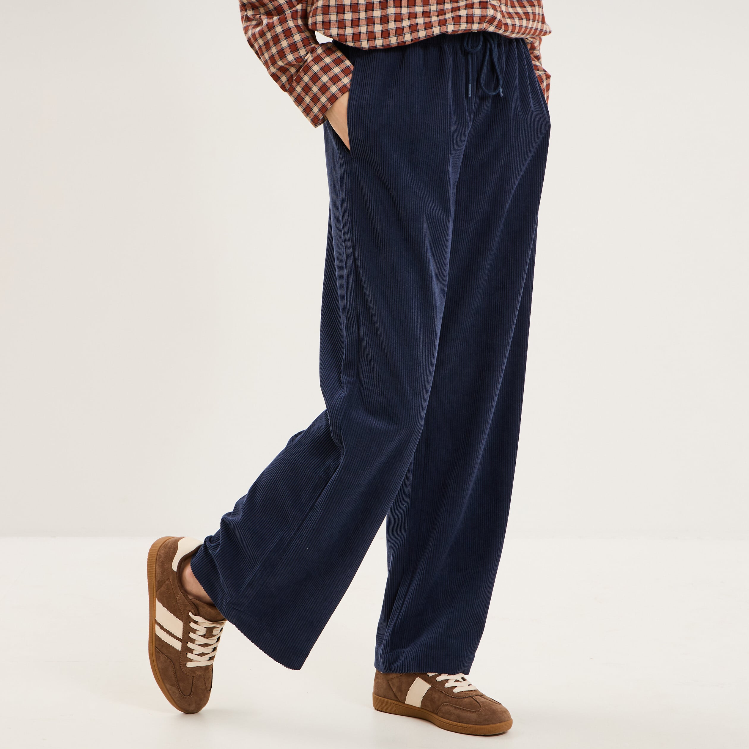 Pantalon large effet velours c&ocirc;tel&eacute; bleu marine femme