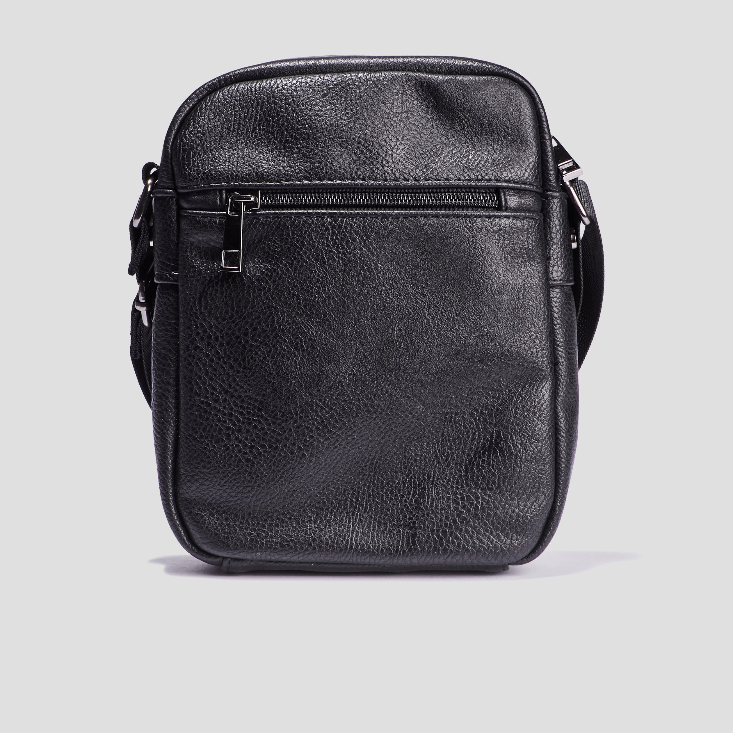 Sac rectangulaire bandouli&egrave;re noir homme
