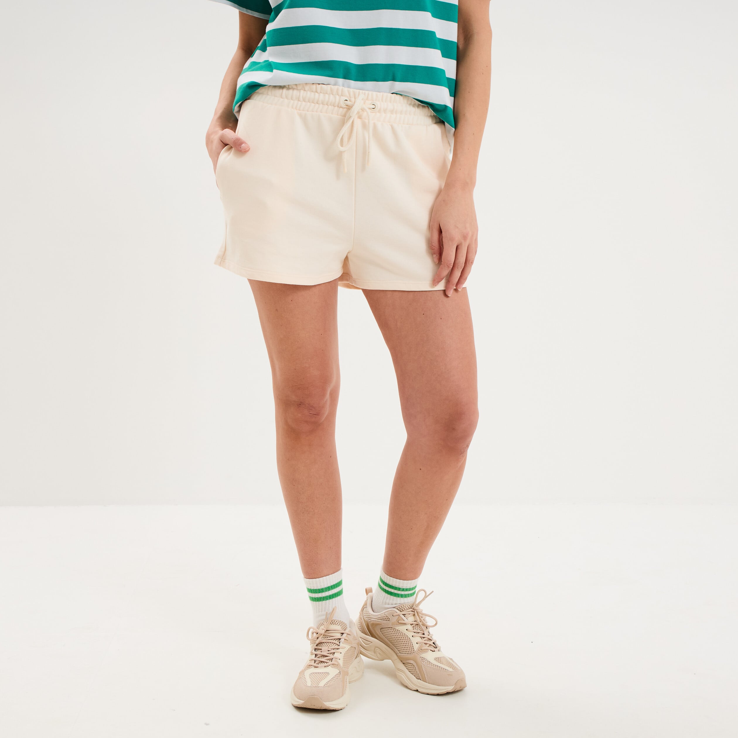 Short de jogging molletonn&eacute; ajust&eacute; beige femme