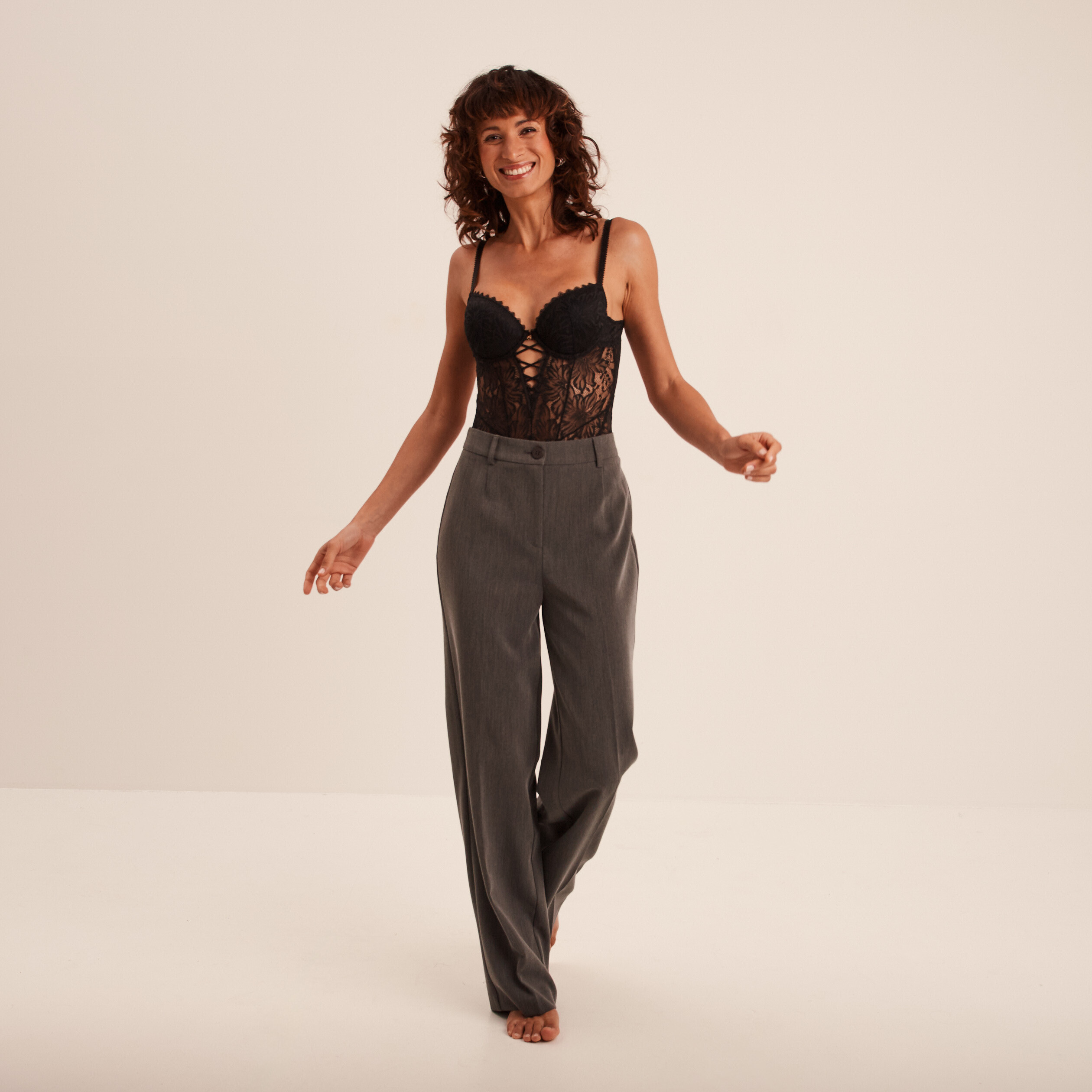body padde dentelle avec lacage noir femme Body paddé dentelle avec laçage noir femme