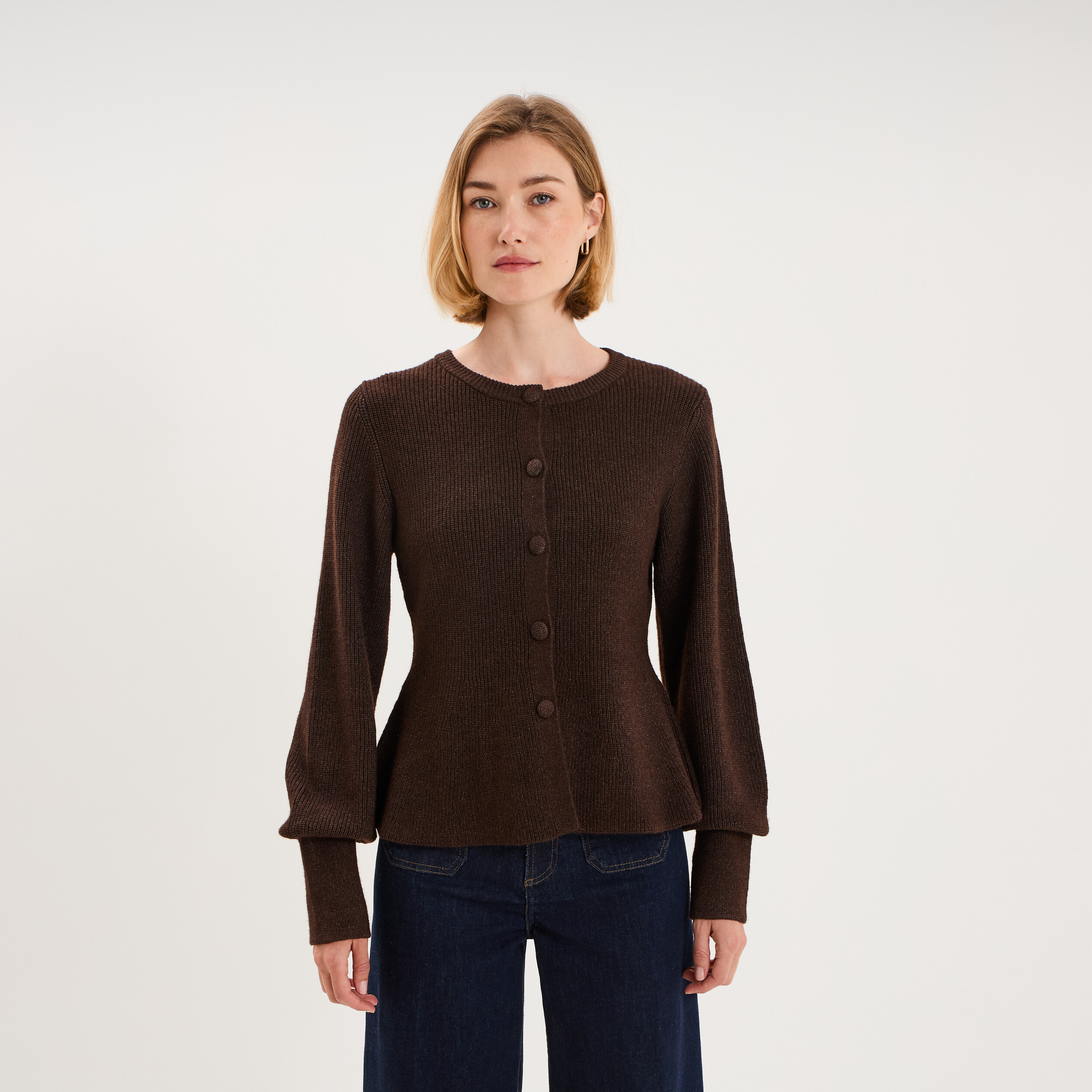 Gilet col rond boutonn&eacute; peplum marron fonc&eacute; femme