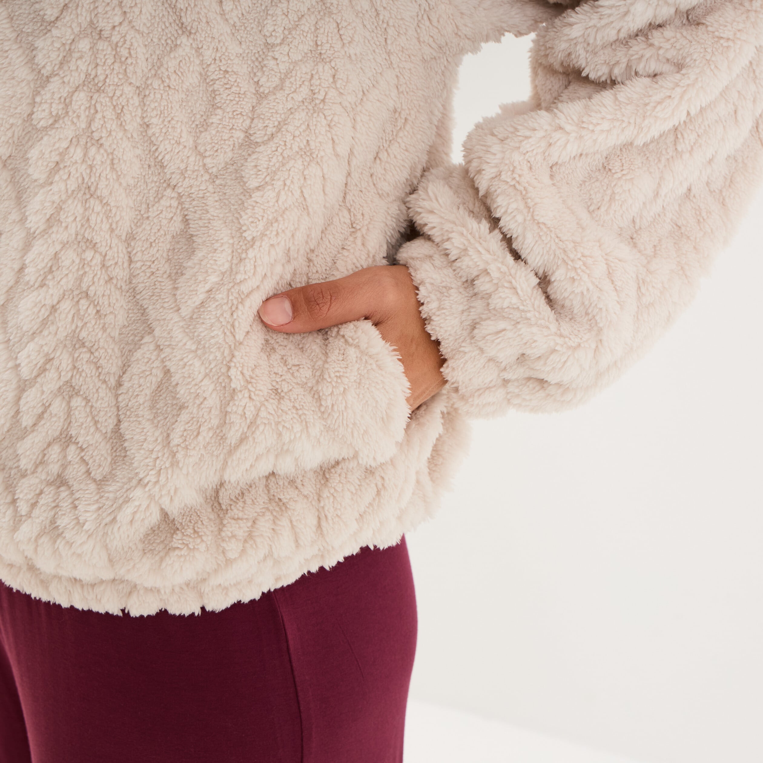 Veste fausse fourrure &agrave; capuche gris clair femme