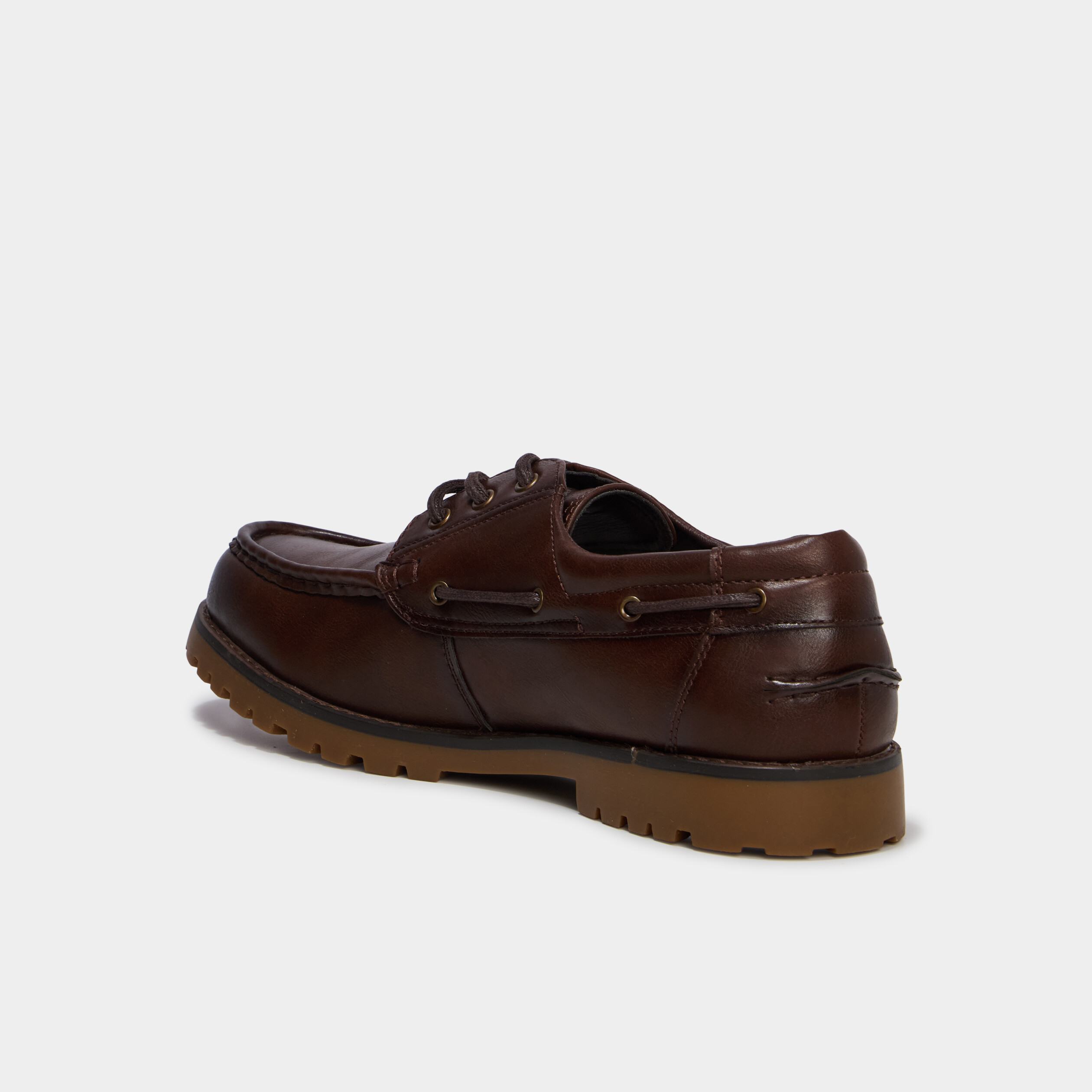 Chaussures bateau crant&eacute;es marron homme