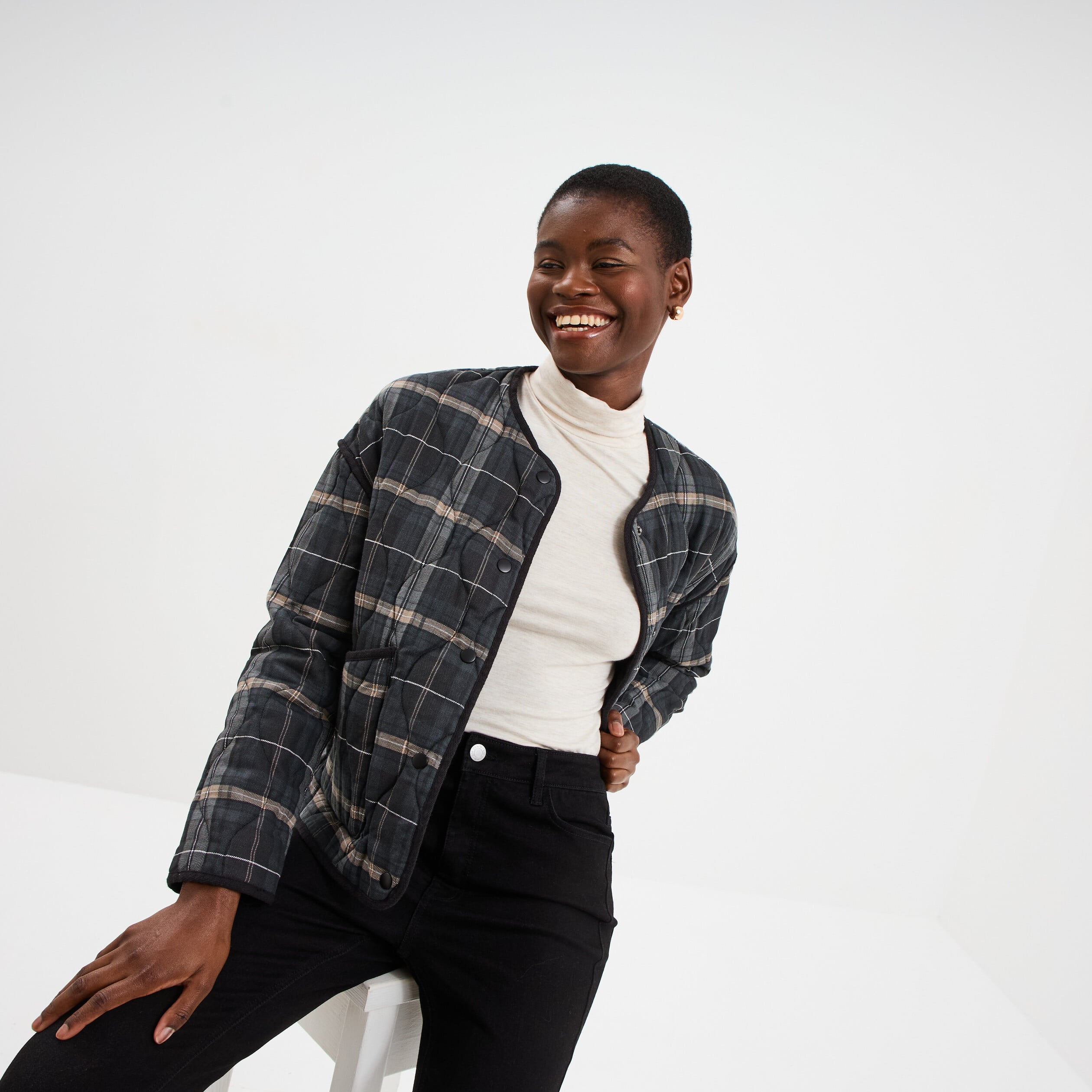 Veste matelass&eacute;e poches plaqu&eacute;es noir femme