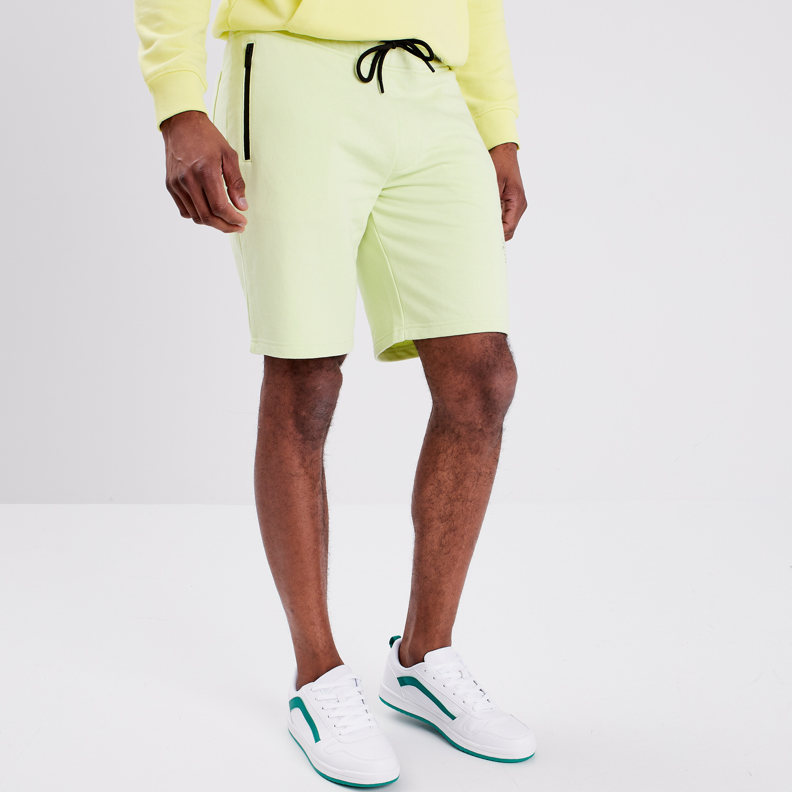 short jogging droit avec poches zippees vert homme Short jogging droit avec poches zippées vert homme
