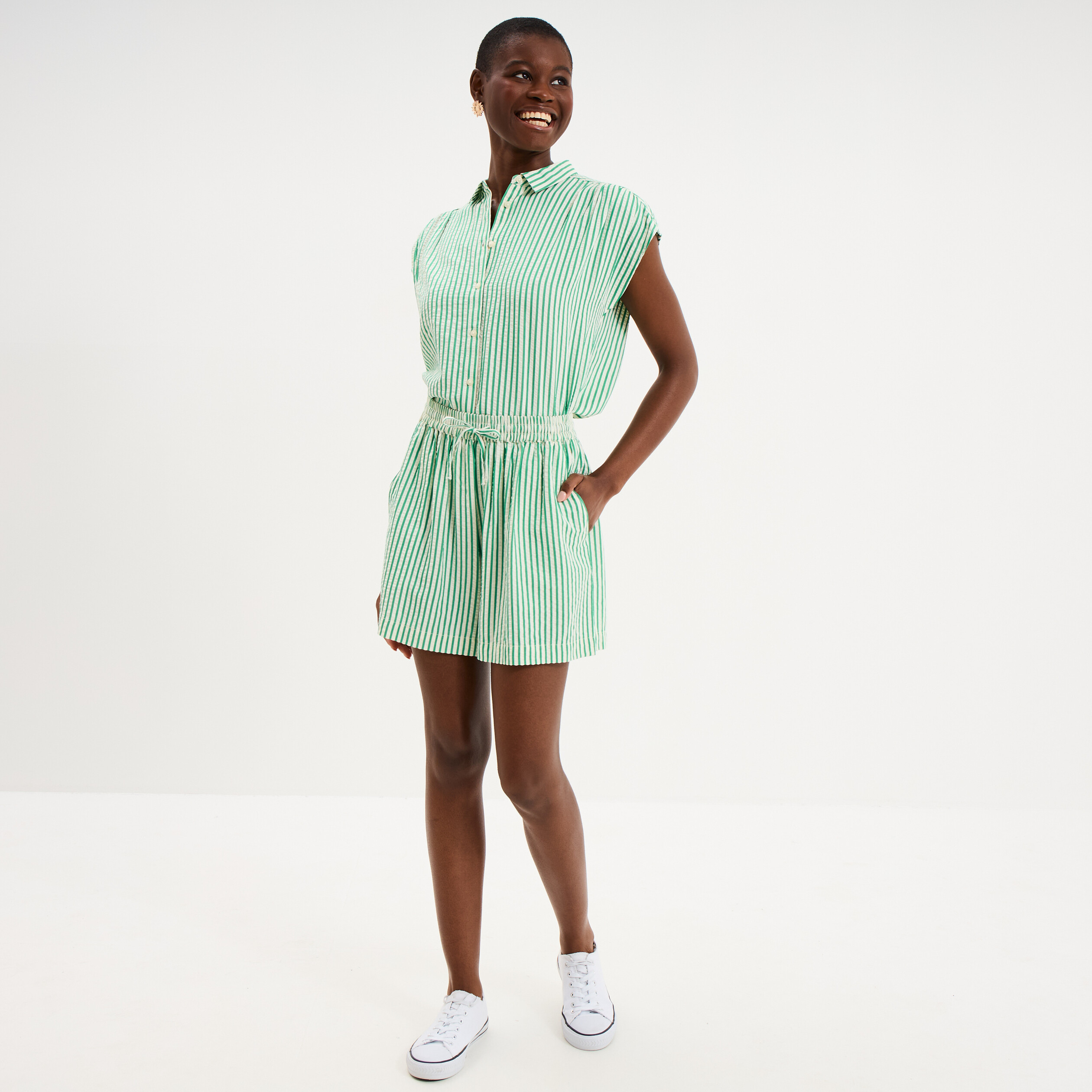 Short large taille &eacute;lastiqu&eacute;e vert femme