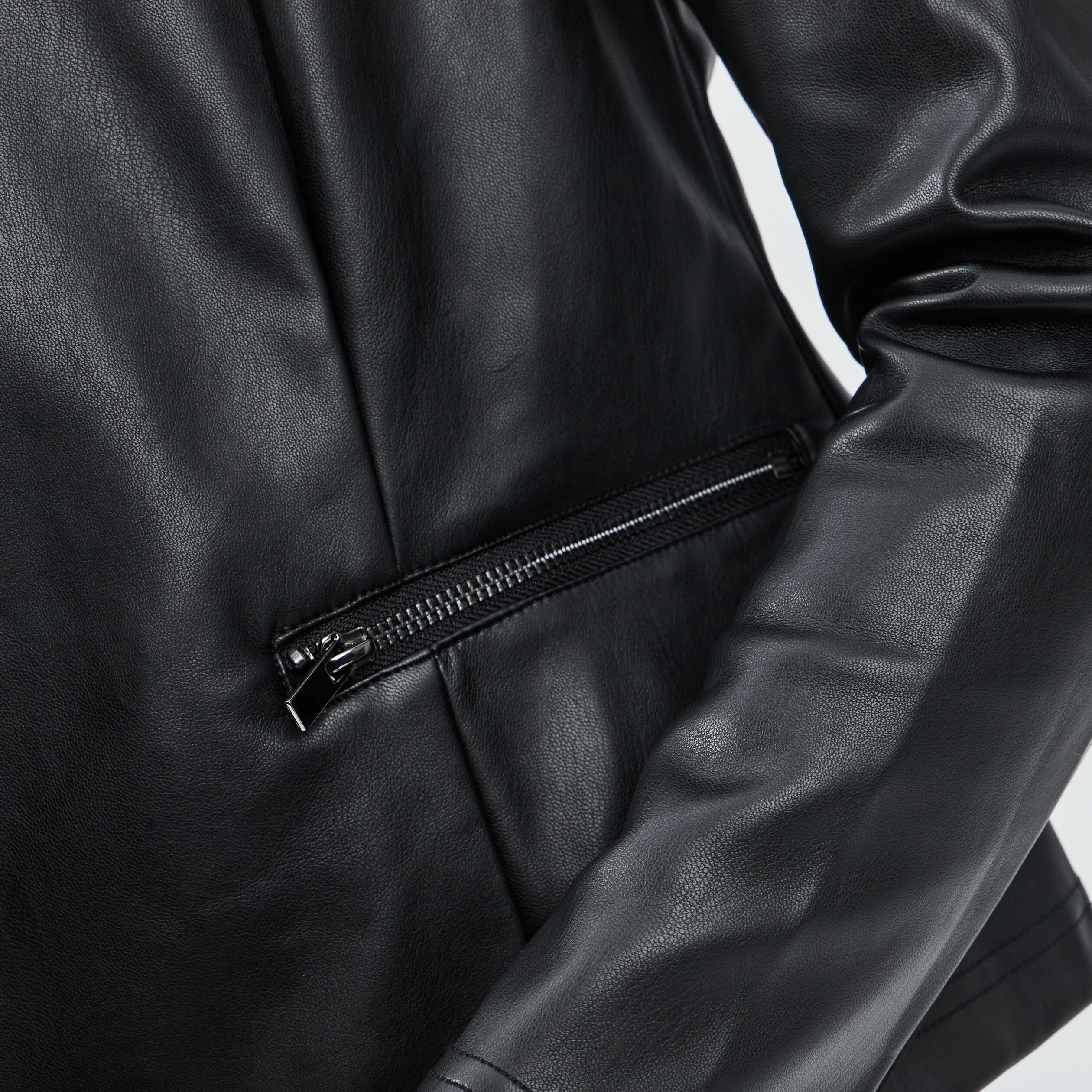 Veste droite simili cuir à col châle noir femme