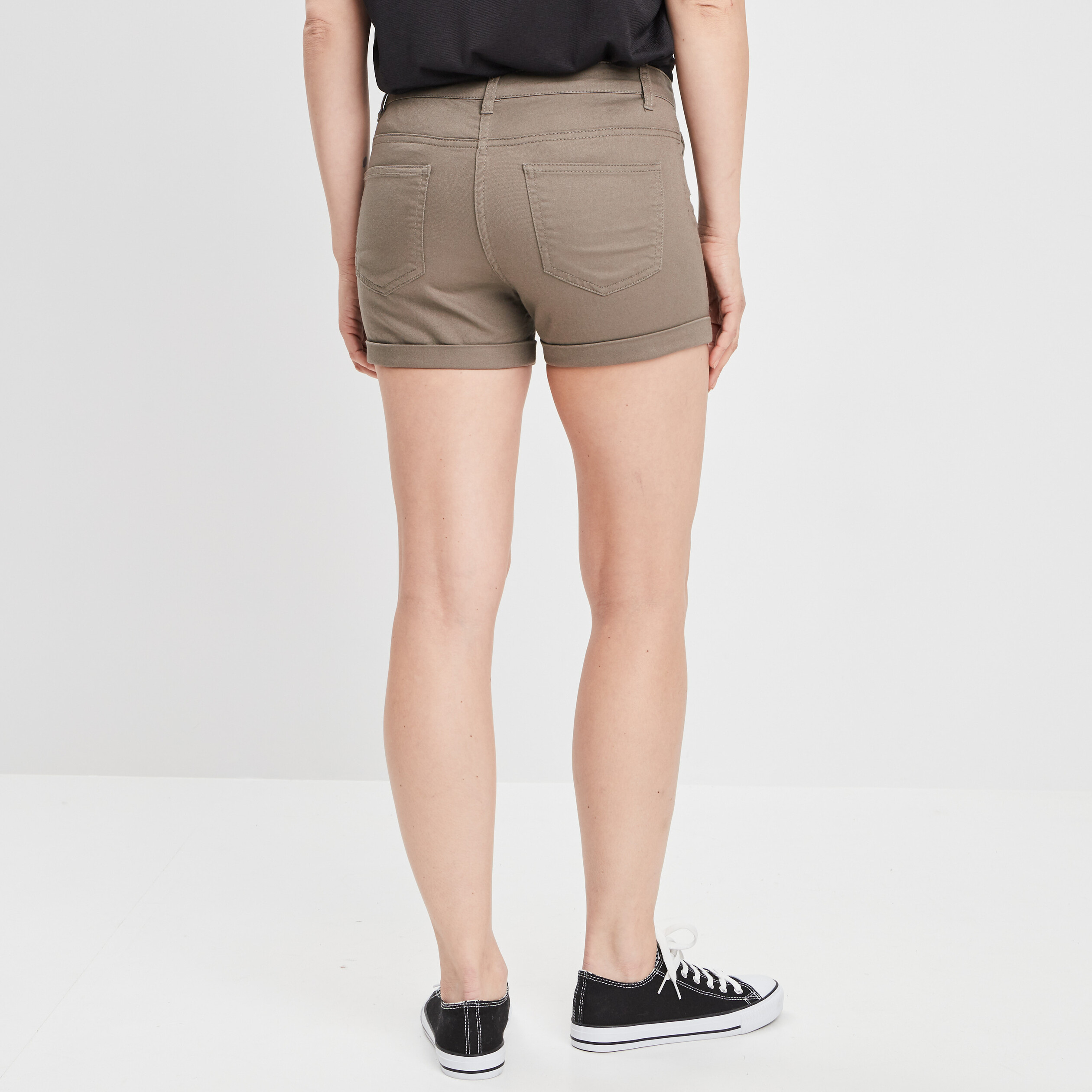 short droit a revers vert kaki femme Short droit à revers vert kaki femme