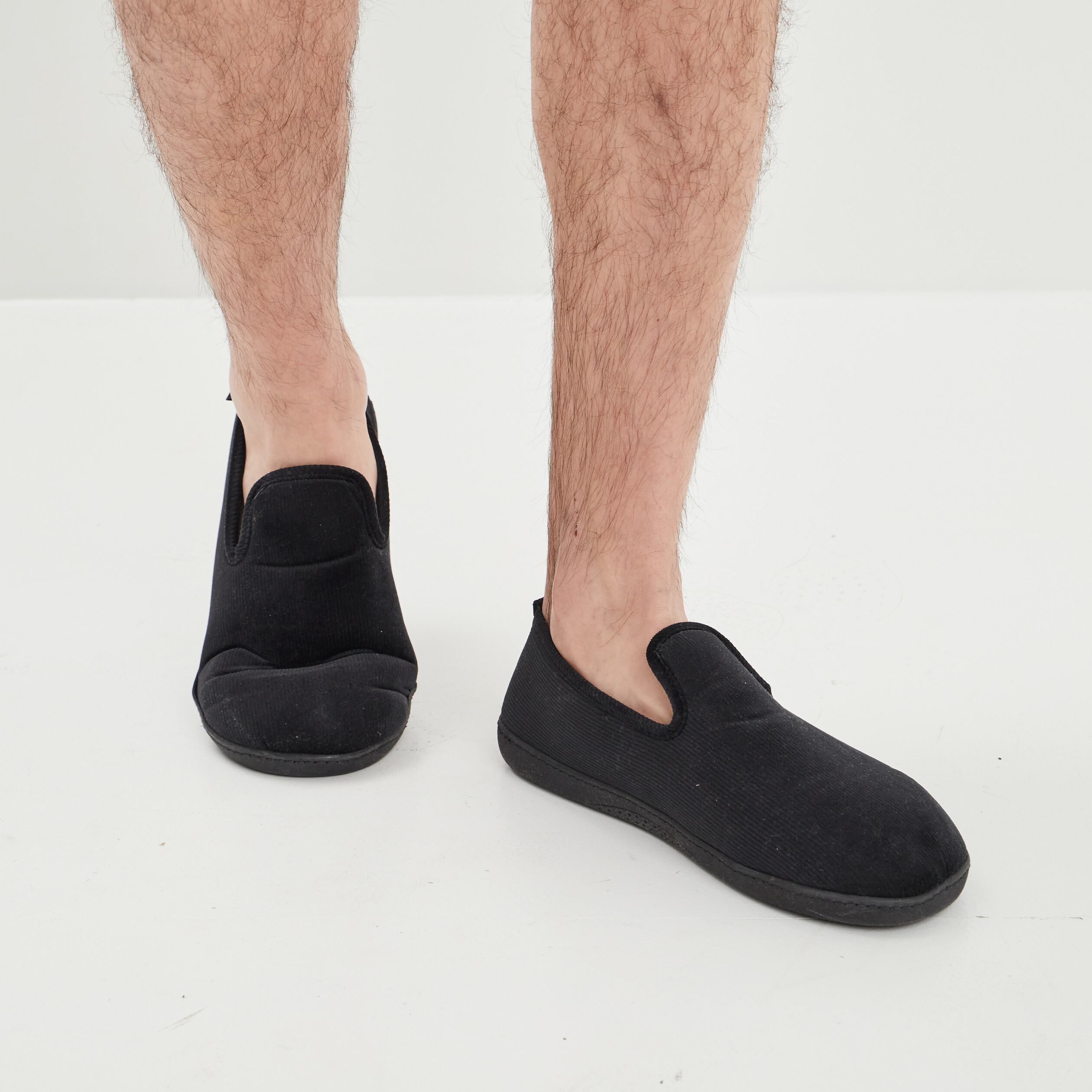 Pantoufles fourr&eacute;es bout rond noir homme