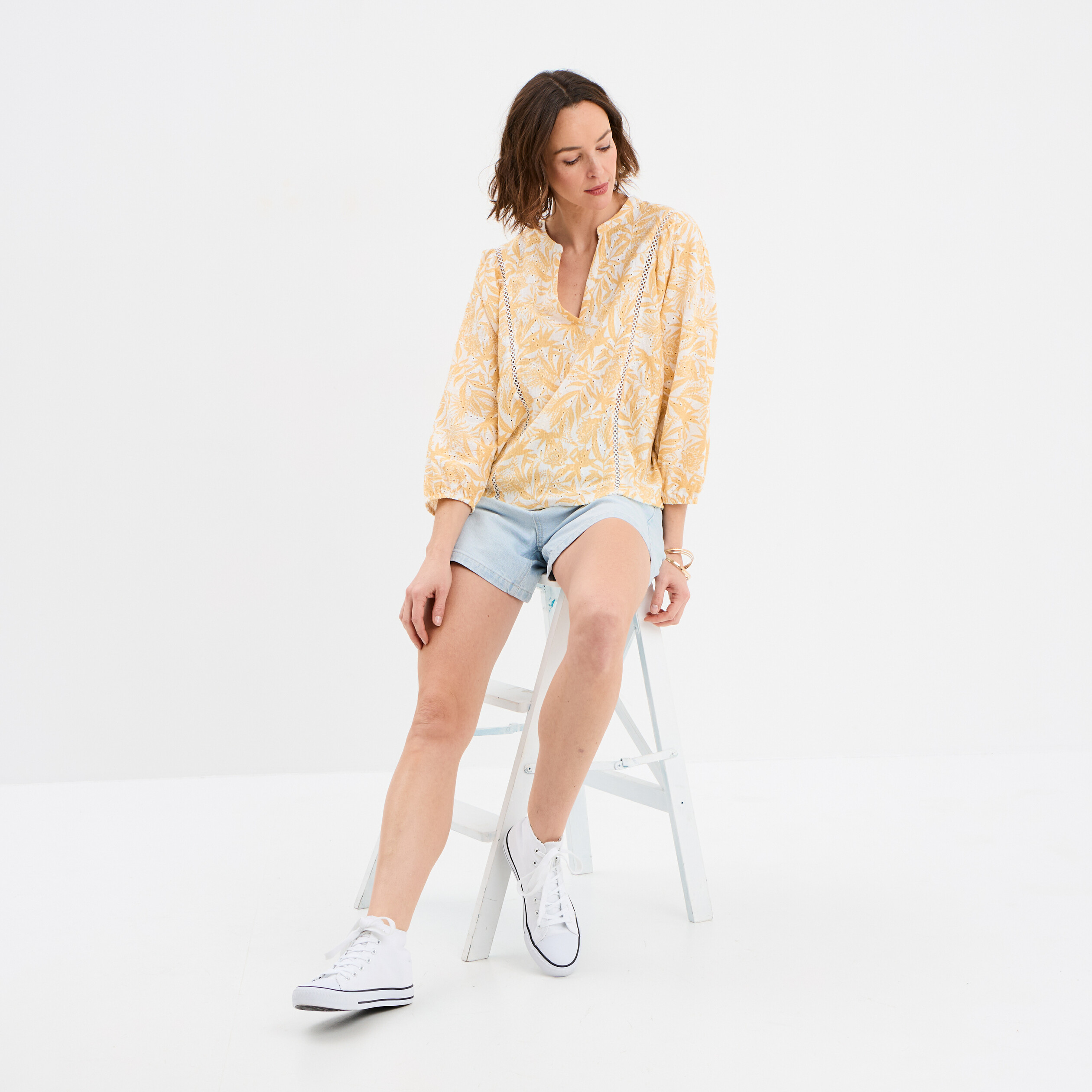 Blouse ajour&eacute;e manches 3/4 col en V ecru femme