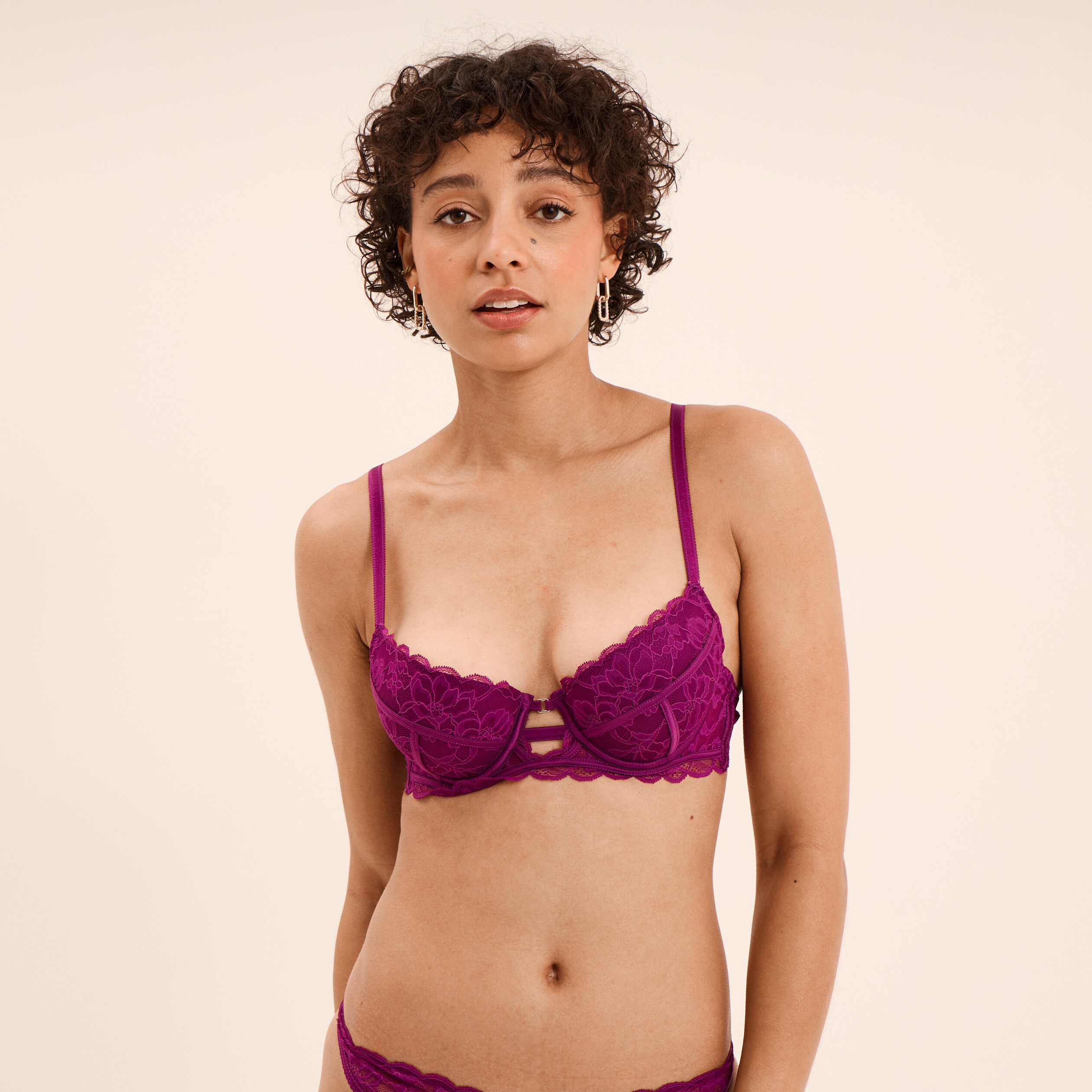 Soutien-gorge corbeille padd&eacute; dentelle violet fonc&eacute; femme