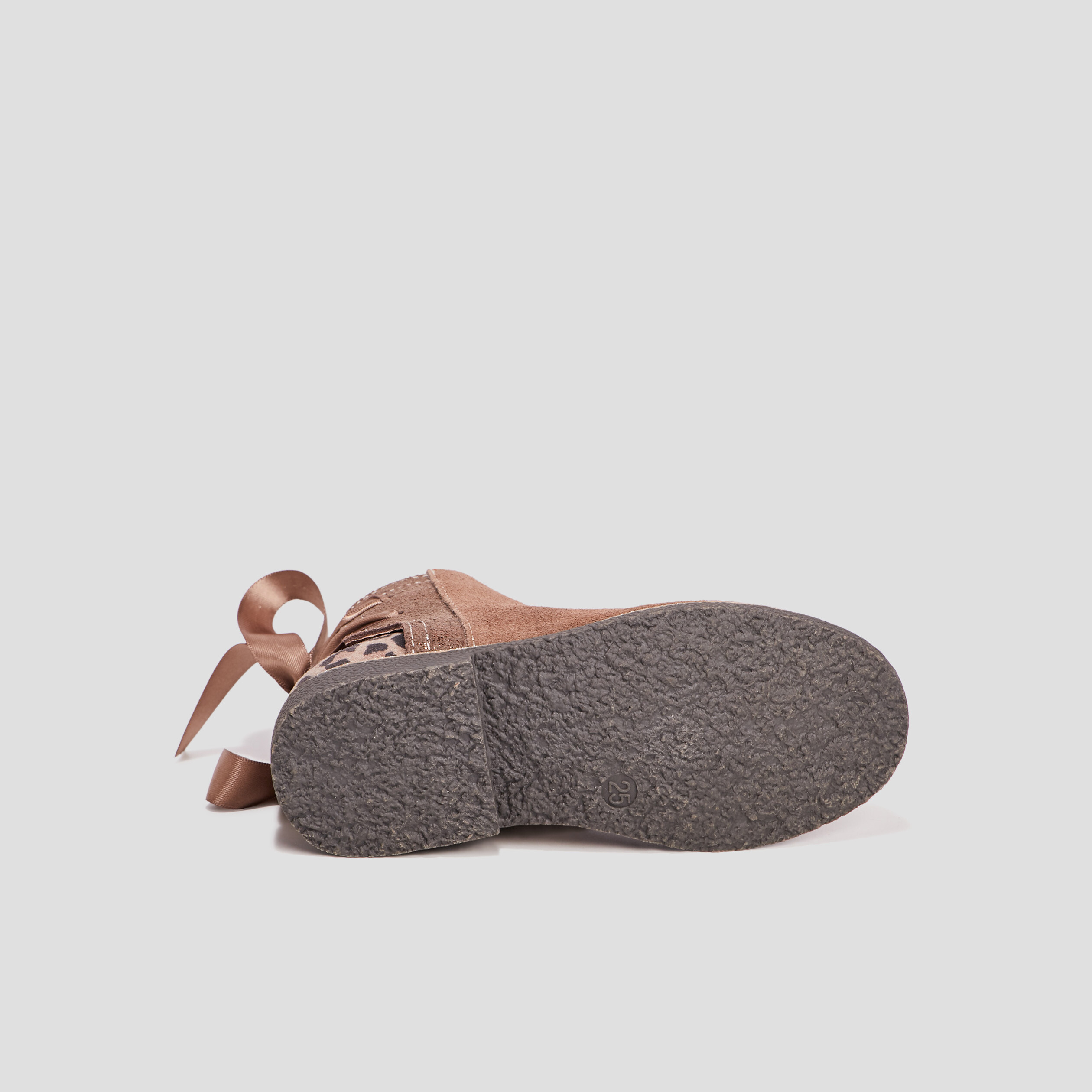 bottines avec noeuds en cuir taupe fille Bottines avec noeuds en cuir taupe fille
