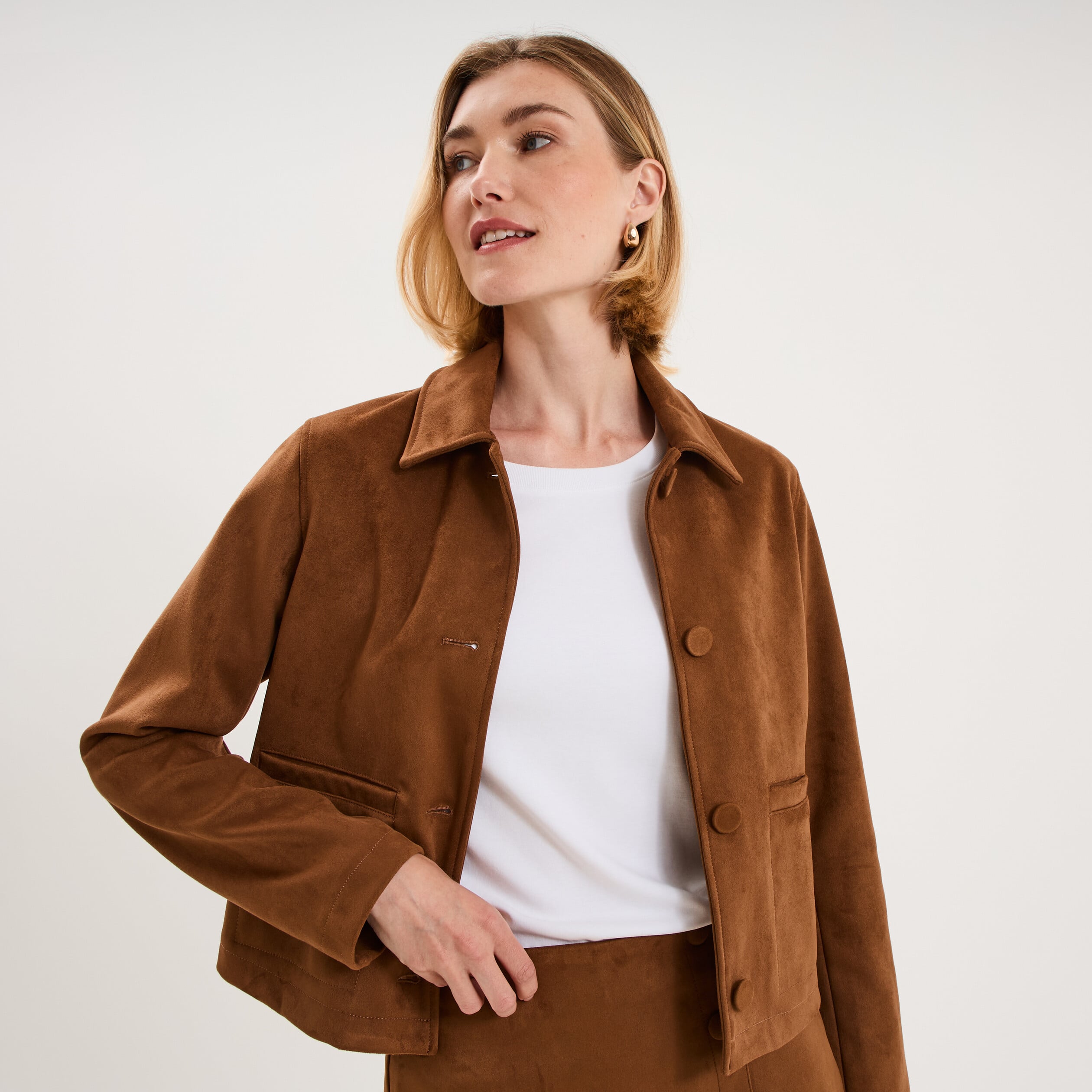 Veste courte effet su&eacute;dine boutonn&eacute;e camel femme